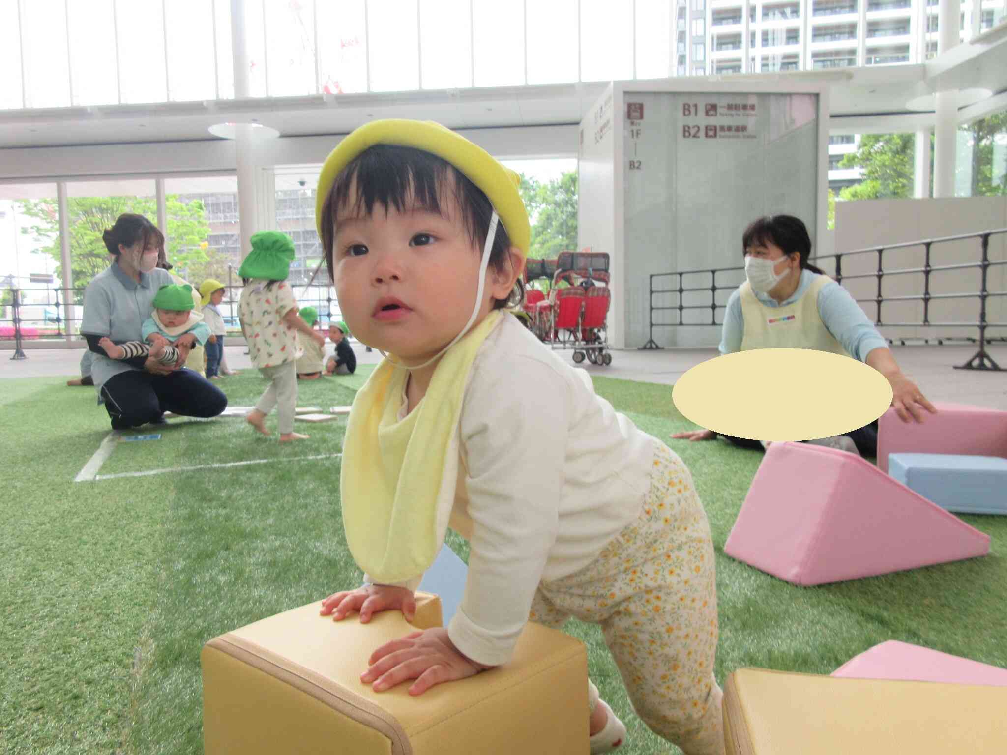 楽しいおもちゃがたくさんあるね！（０歳児）