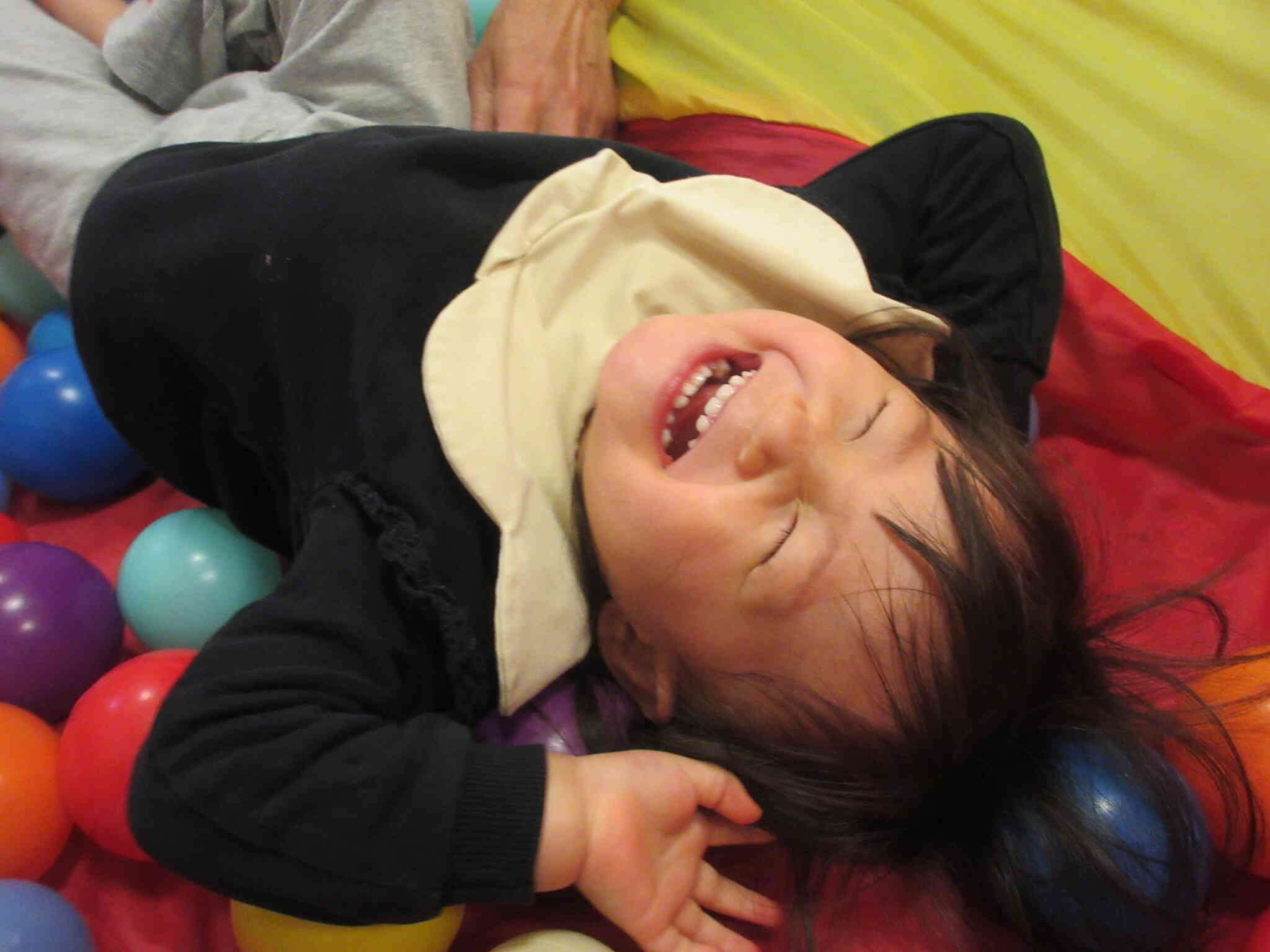 ボールプール遊び(0歳児)