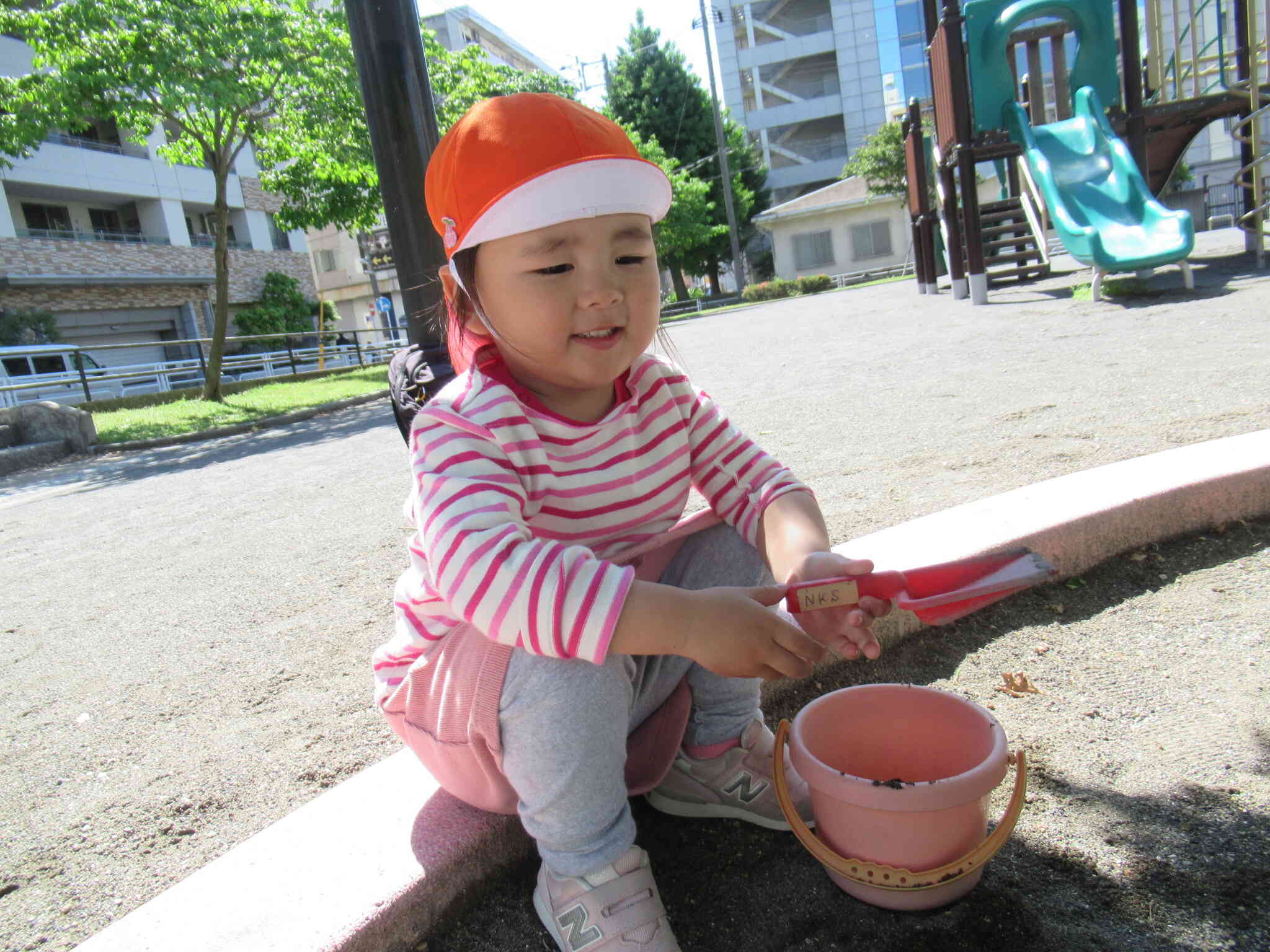 お砂でケーキを作ったよ！