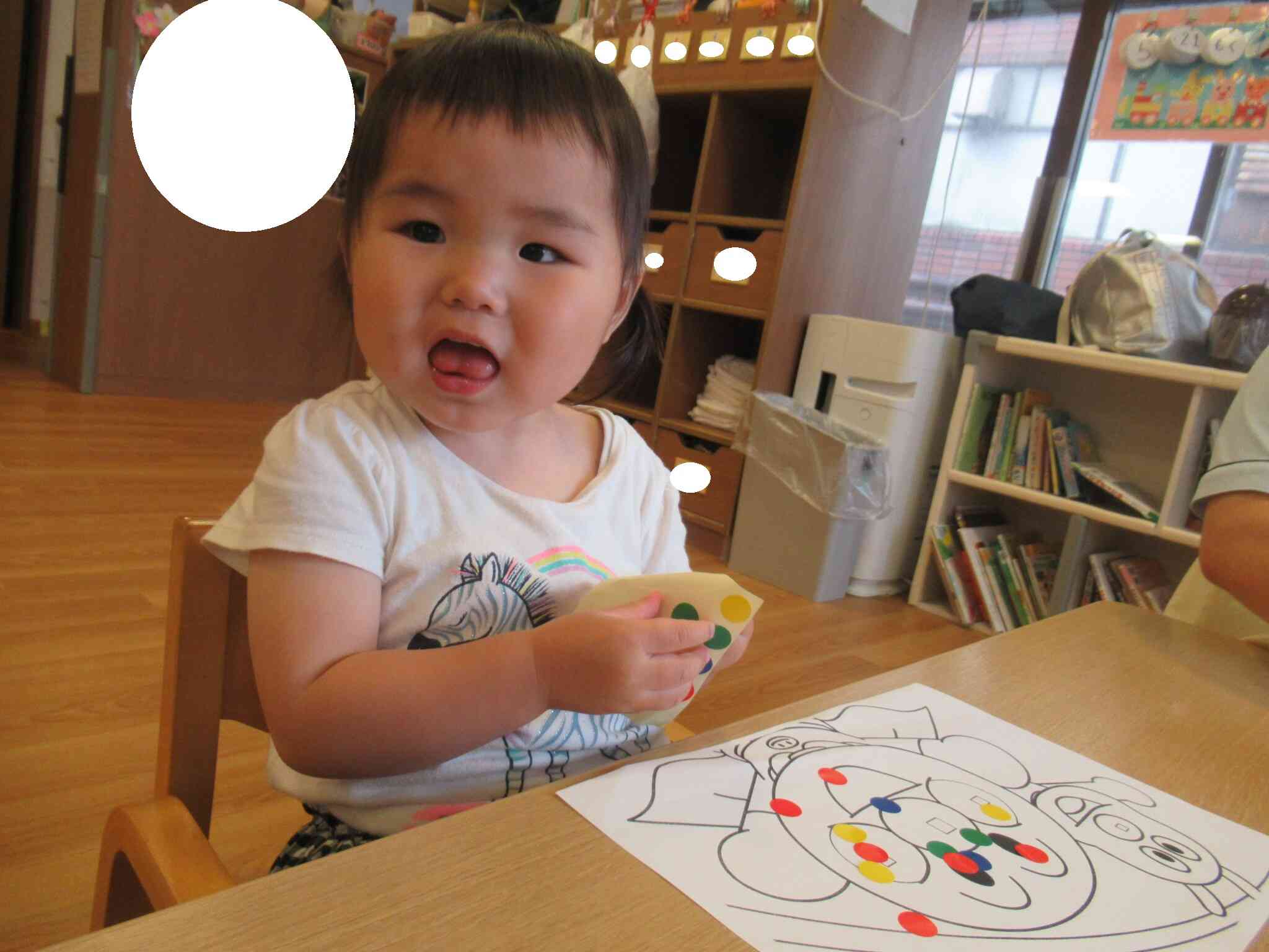 シールペタペタ(1歳児)