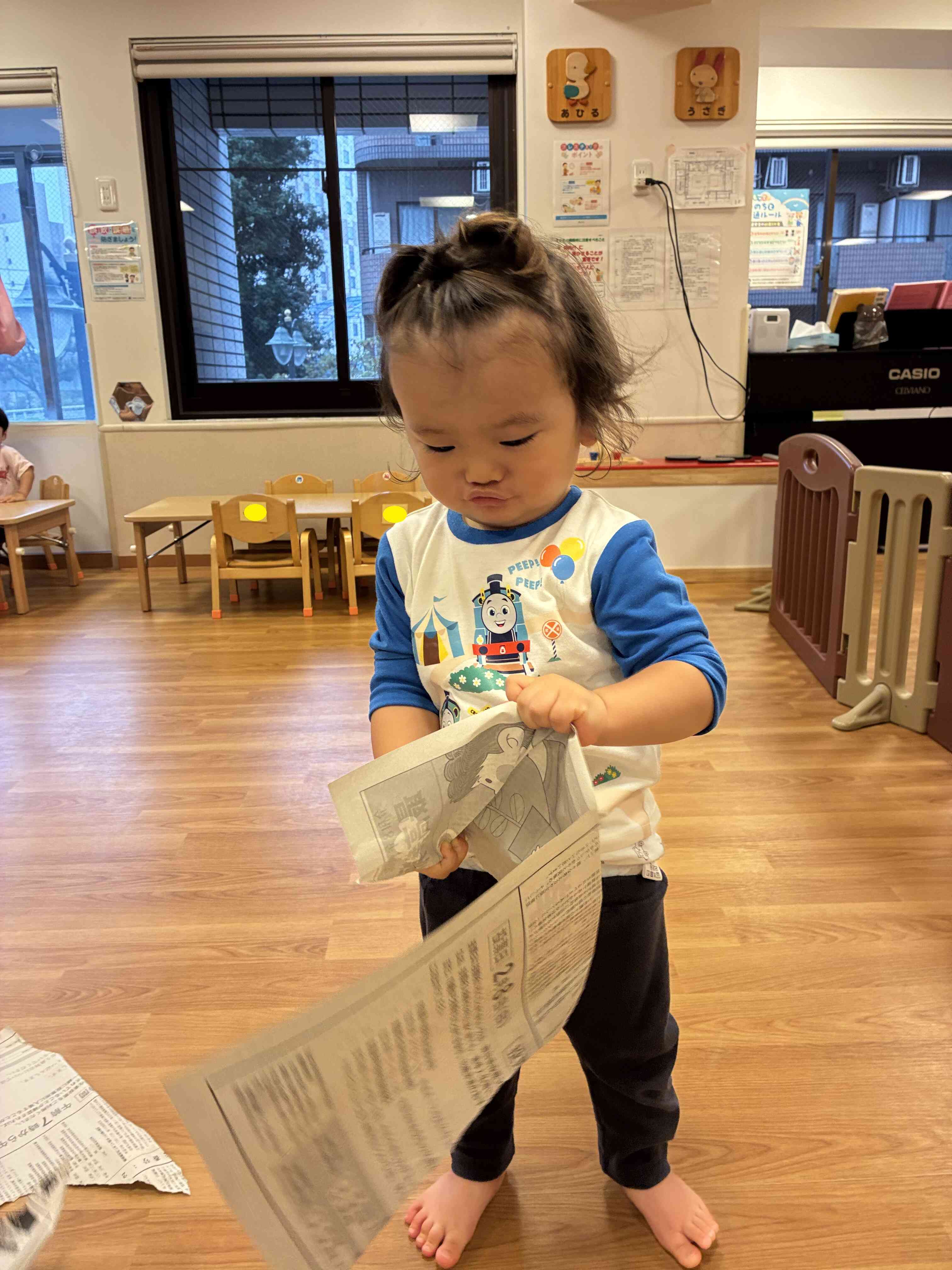 新聞遊び(1歳児)