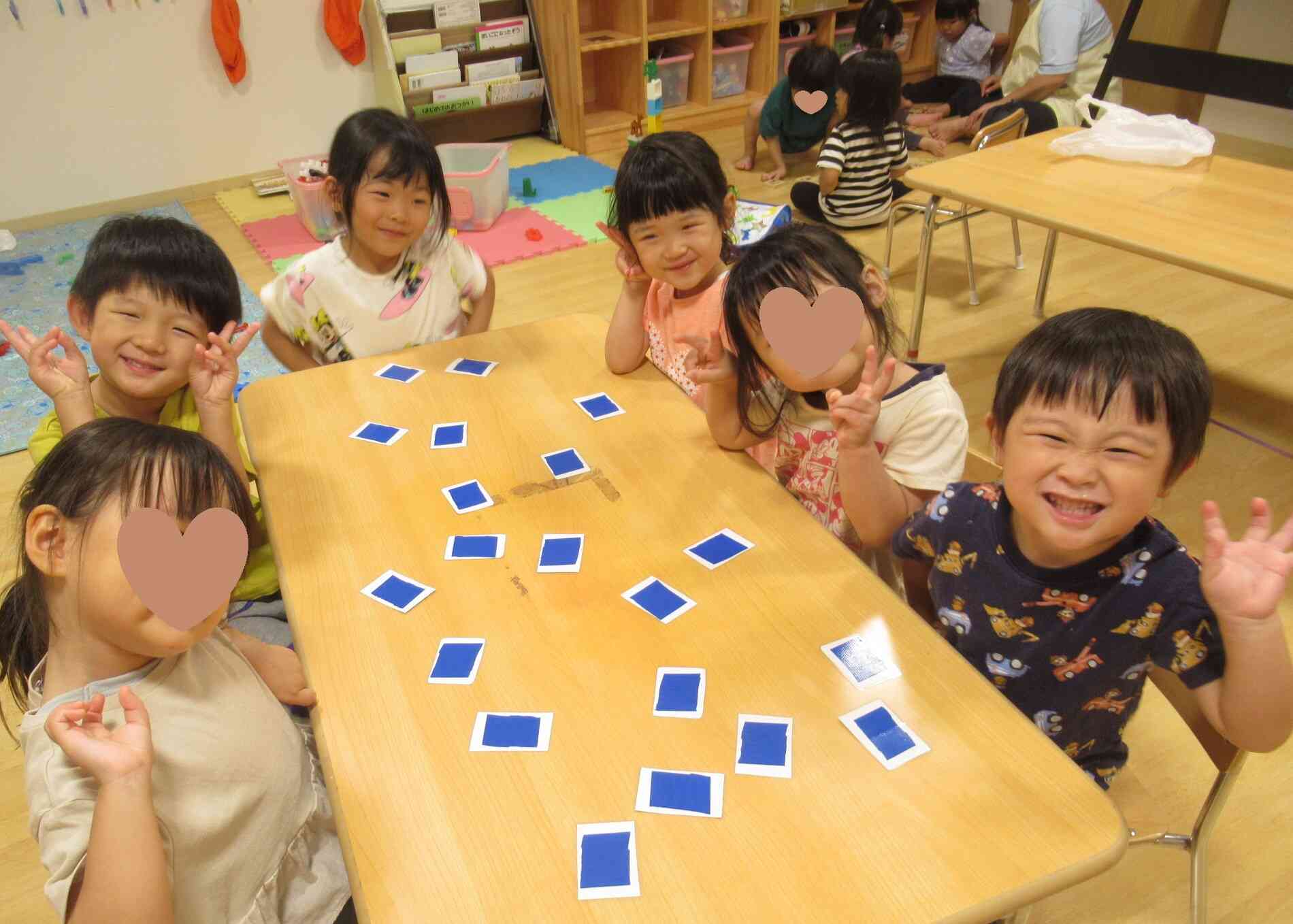 カード遊び（うさぎ組：3歳児）｜ニチイキッズさくら本郷台保育園