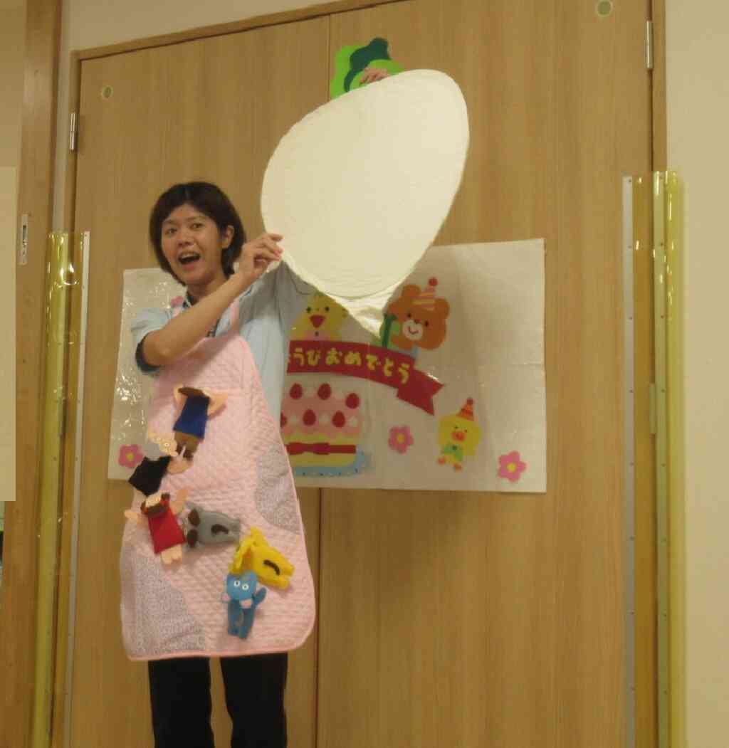 子どもたちが大好きなエプロンシアター!こんなに大きなカブができました!!