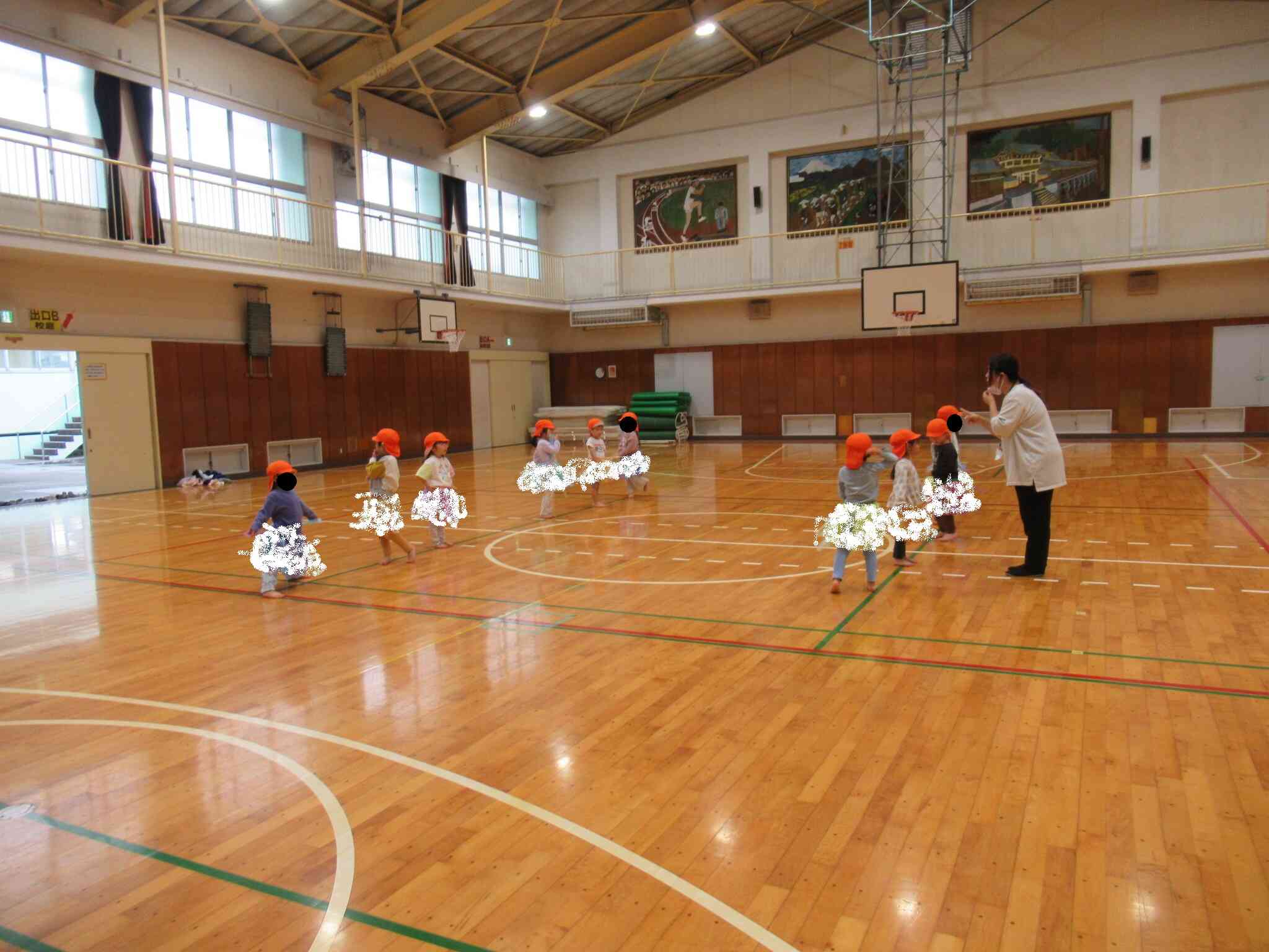 運動会に向けて体育館へ下見に行ってきました！（きりん組５歳　ぱんだ組４歳）