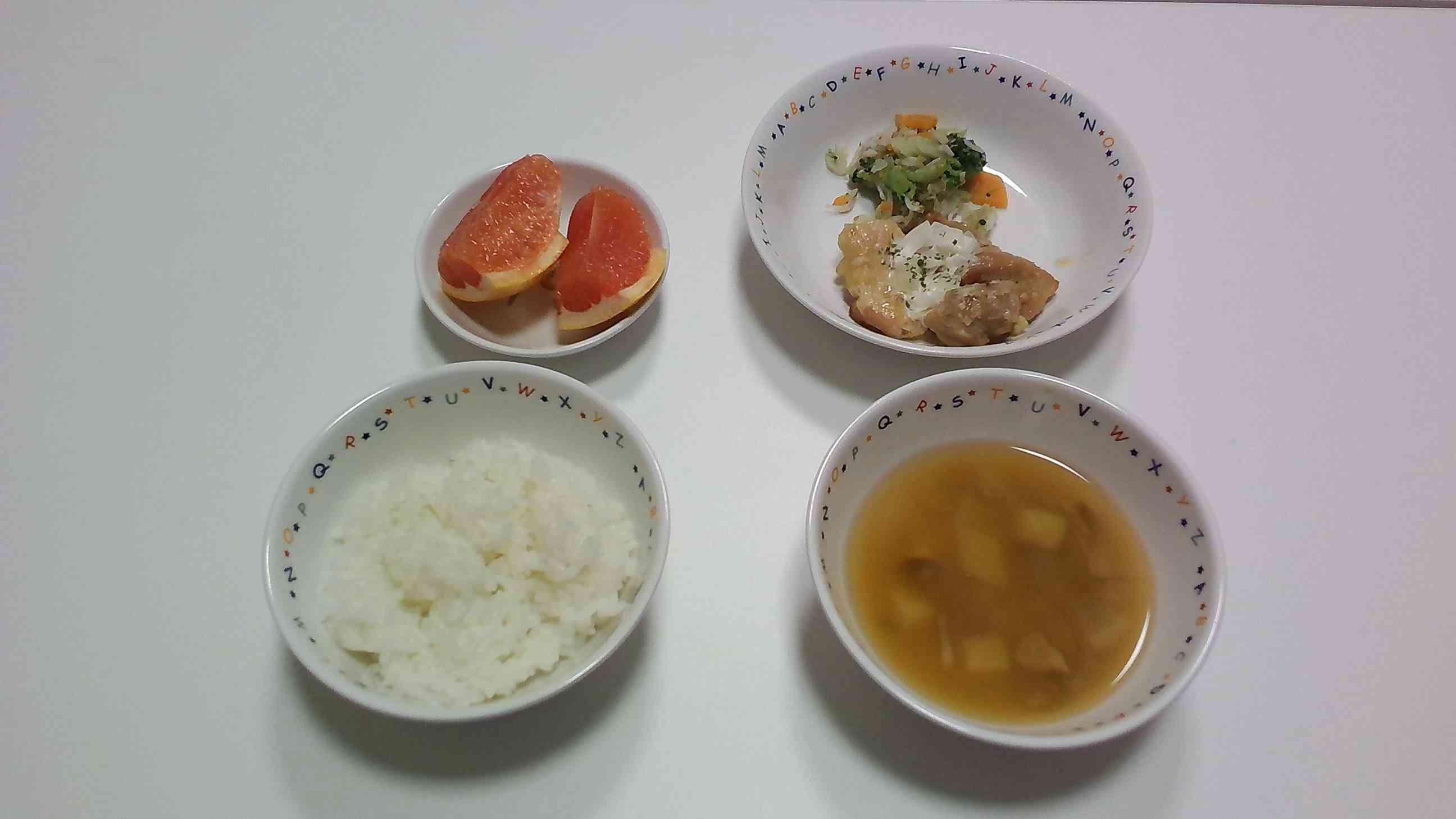 ごはん　さつまいものお味噌汁 チキン南蛮 しらすサラダ　グレープフルーツ  ほどよい酸味の南蛮だれと、 まろやかなタルタルソースがよく合い 子どもたちにも人気のメニューです。