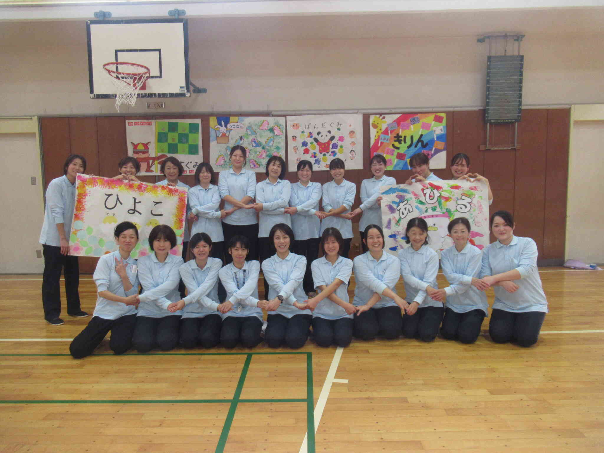 運動会のクラス旗と一緒にはいちーず！