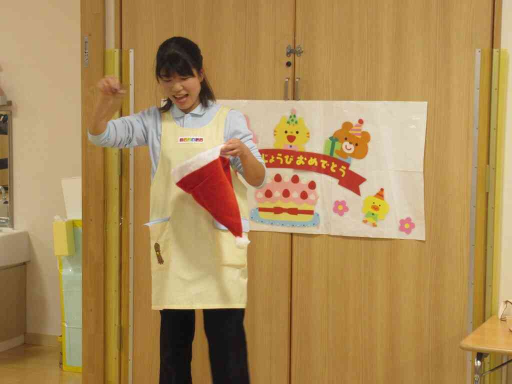 お誕生日会では保育士からの出し物にみんな夢中です！