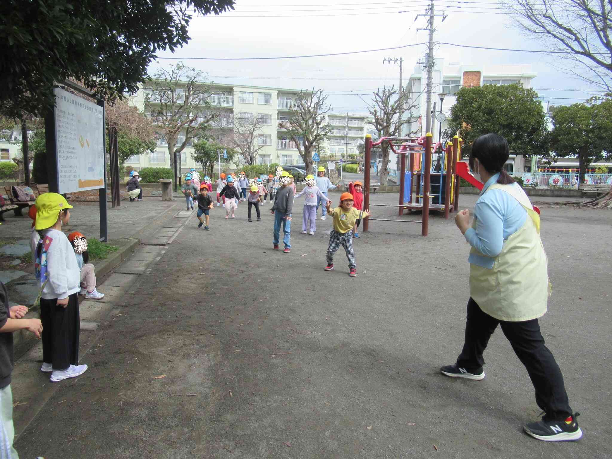 だるまさんがころんだ（うさぎ組　3歳児　ぱんだ組　4歳児　　きりん組　5歳児）