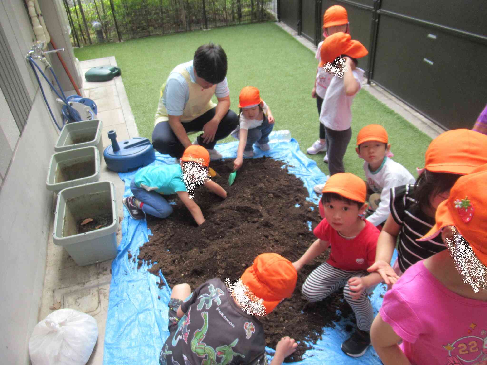 土つくり（きりん組　5歳児）