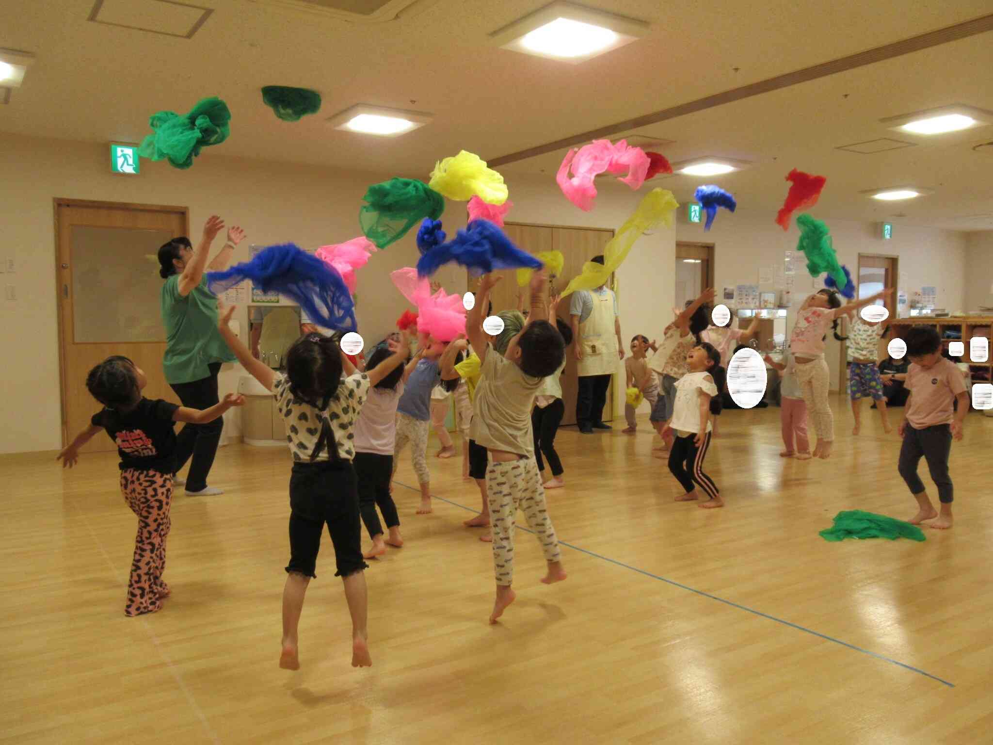 「ムーブメント教育による遊び」　公開保育　（ぱんだ組　4歳児、きりん組　5歳児）