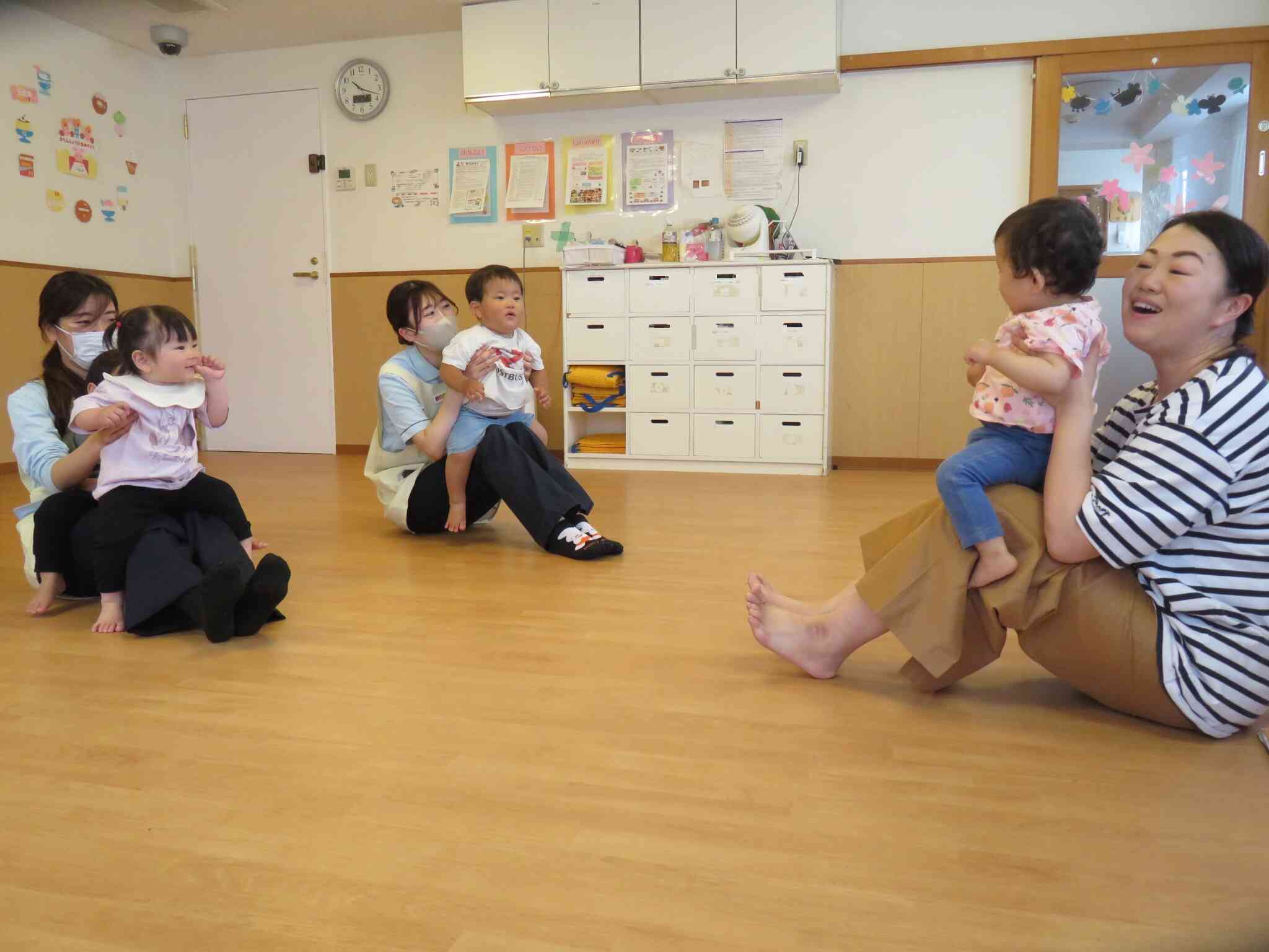 おひざの上で…
