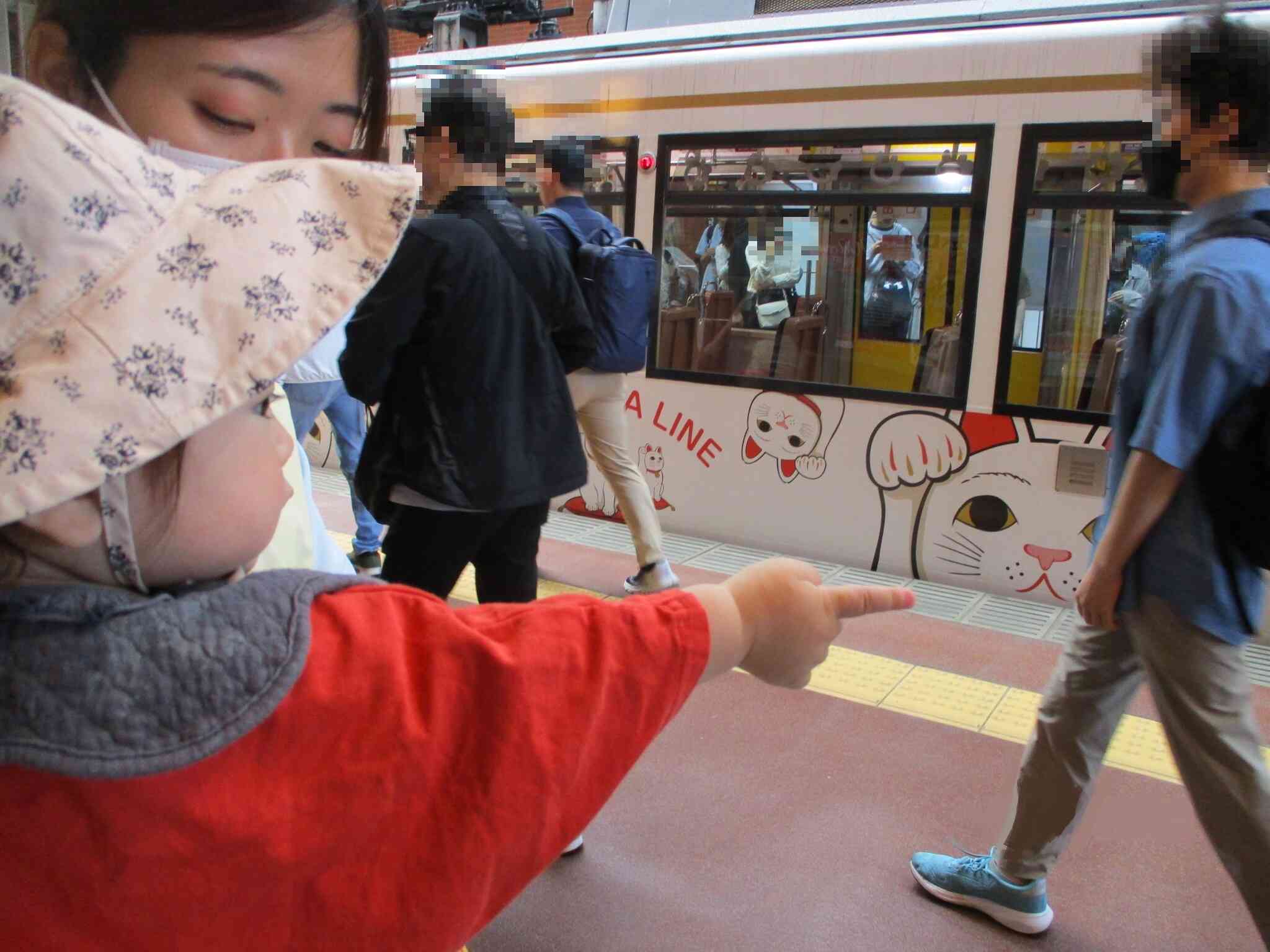 “まねきねこ”電車