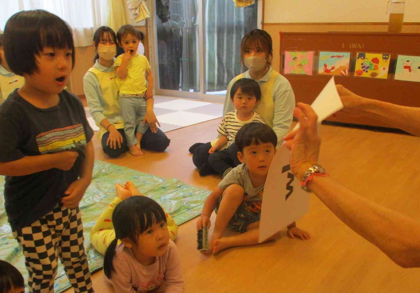 英語レッスンの様子（1歳児・2歳児クラス）