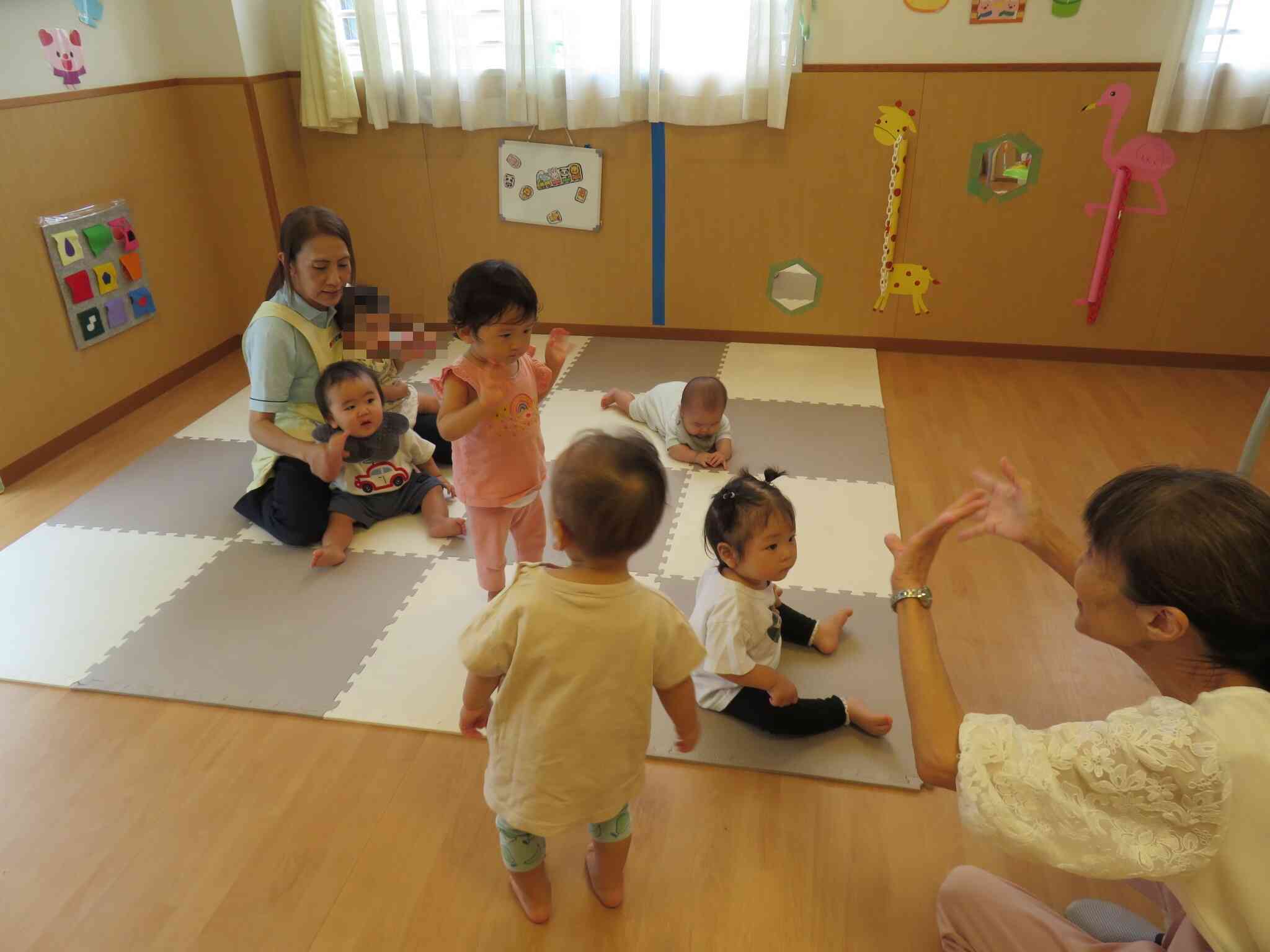 きらきら星の歌に合わせて踊りましょ！