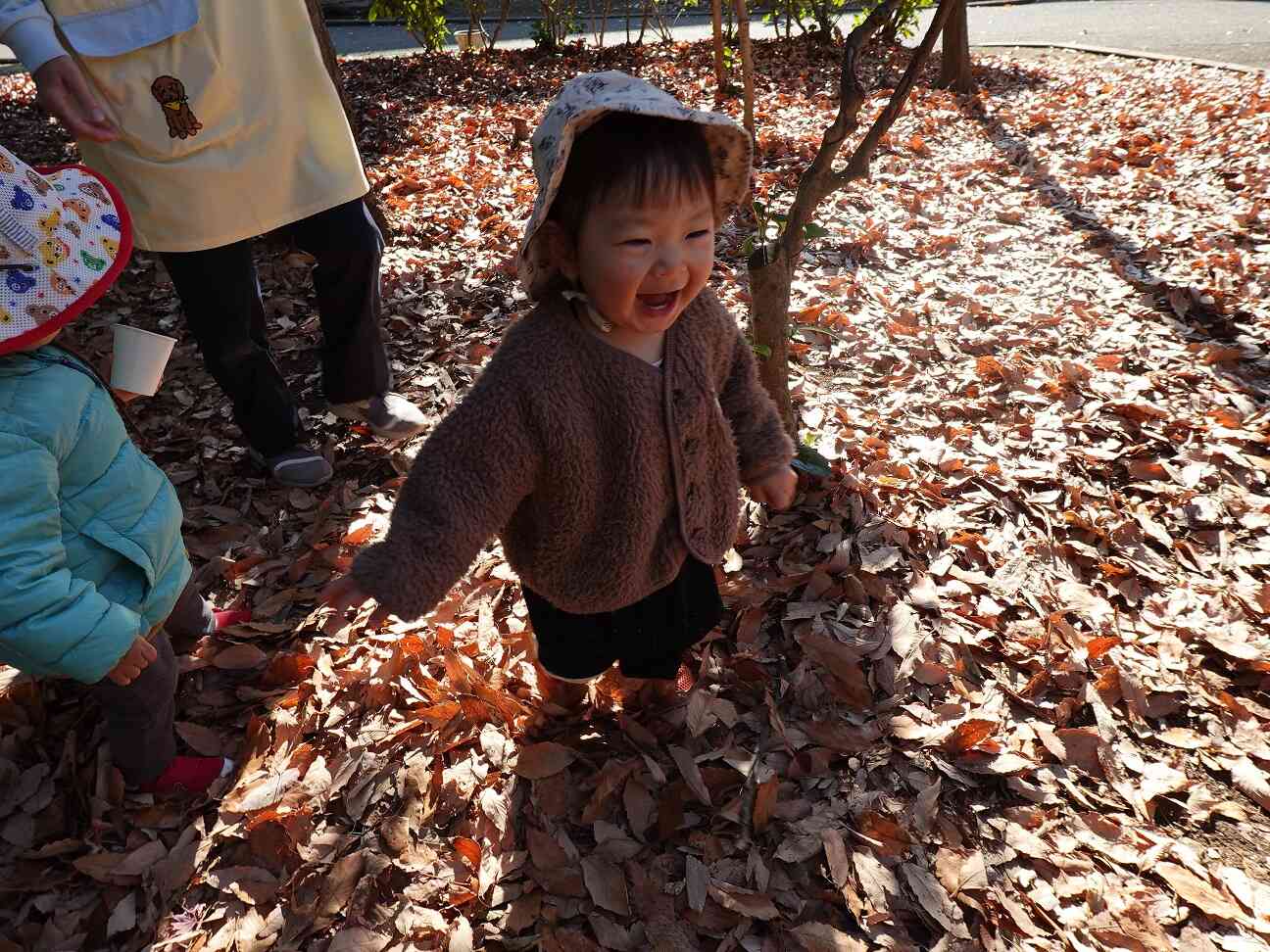 落ち葉たくさん楽しいな♪