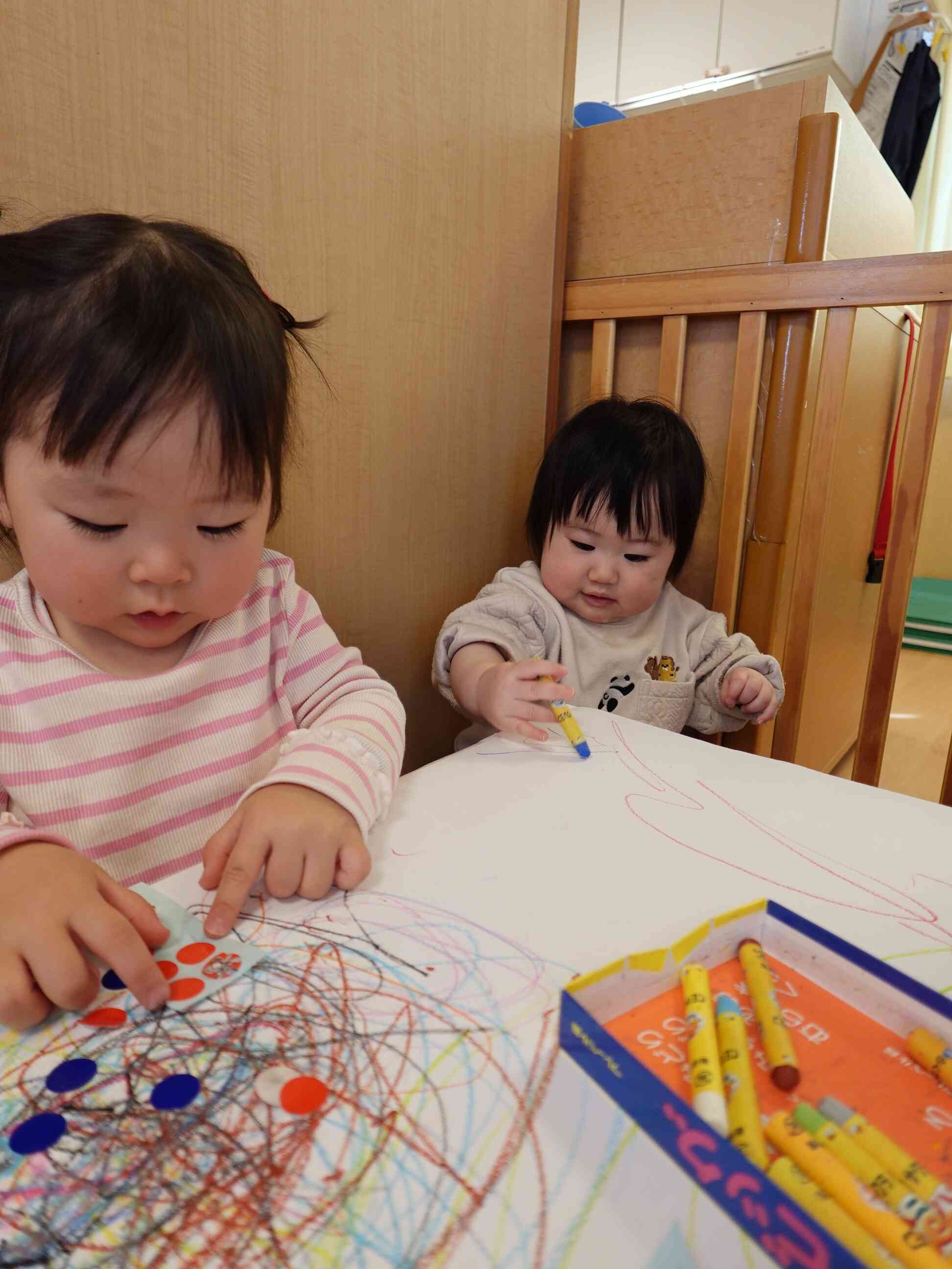 クレヨン持てた！