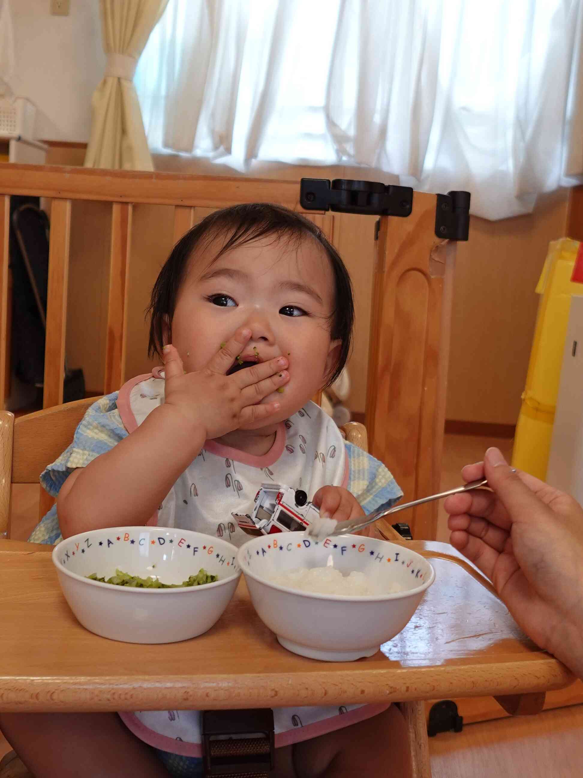 初めての給食。おいしいな！