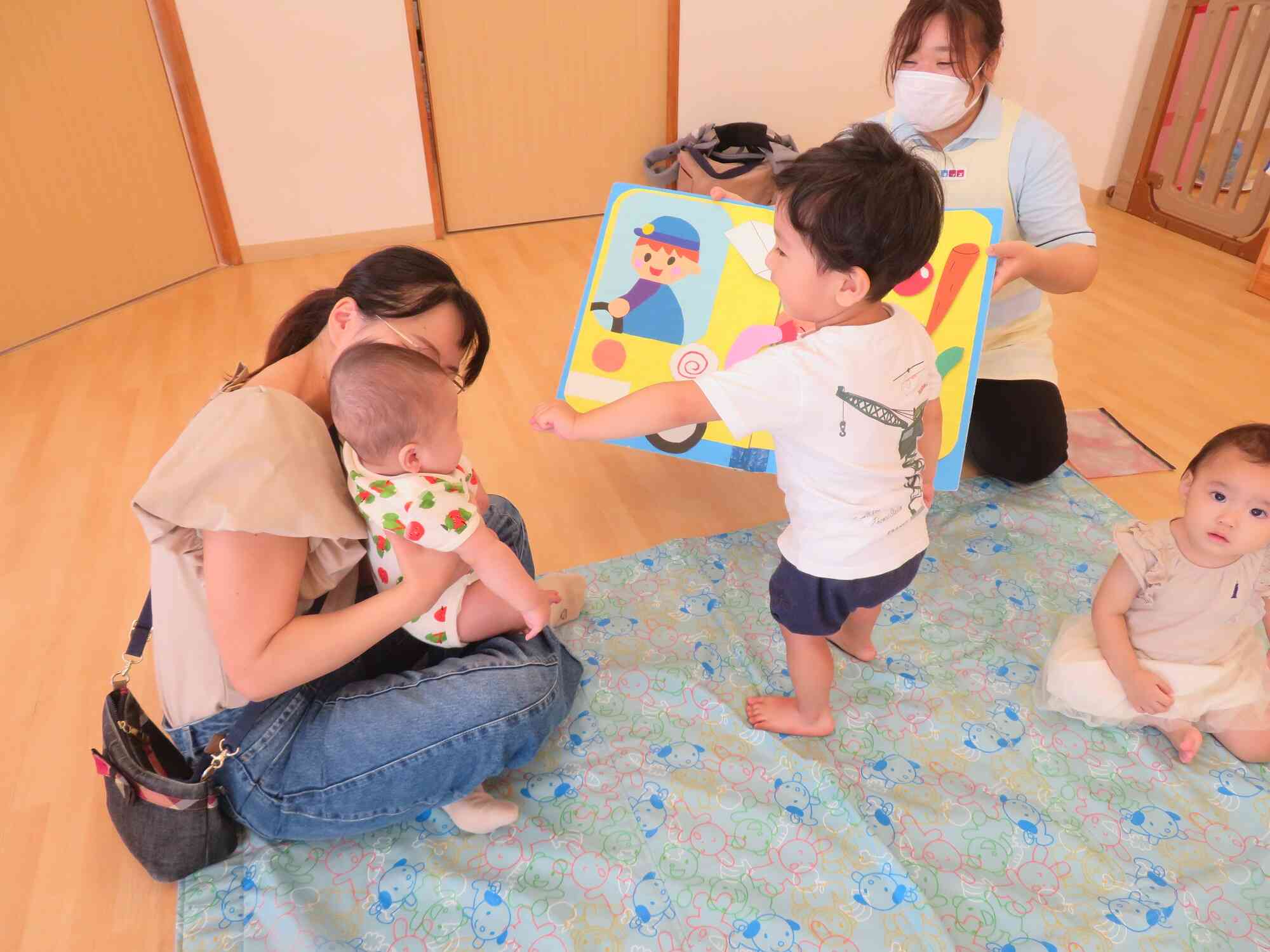 おべんとうバスのシアターをみました！おべんとうバスが出来上がった後は、みんなでいただきます！