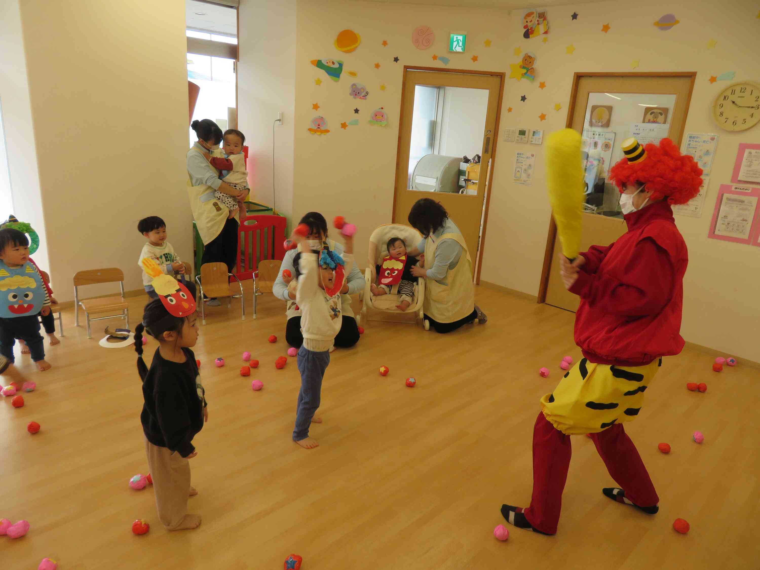 みんなで、「鬼はそと~、福はうち~」