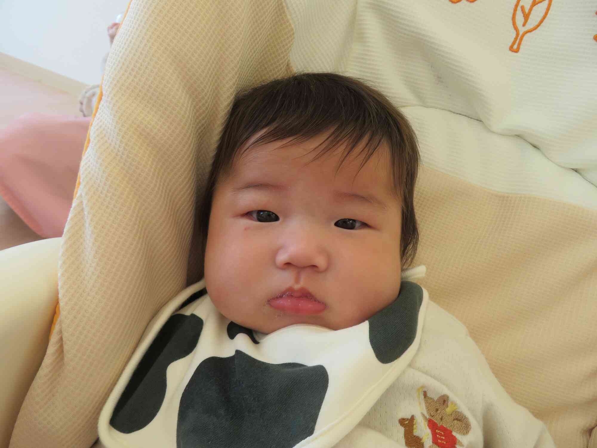0歳児のお友だちです！先生の抱っこがだいすきです♡