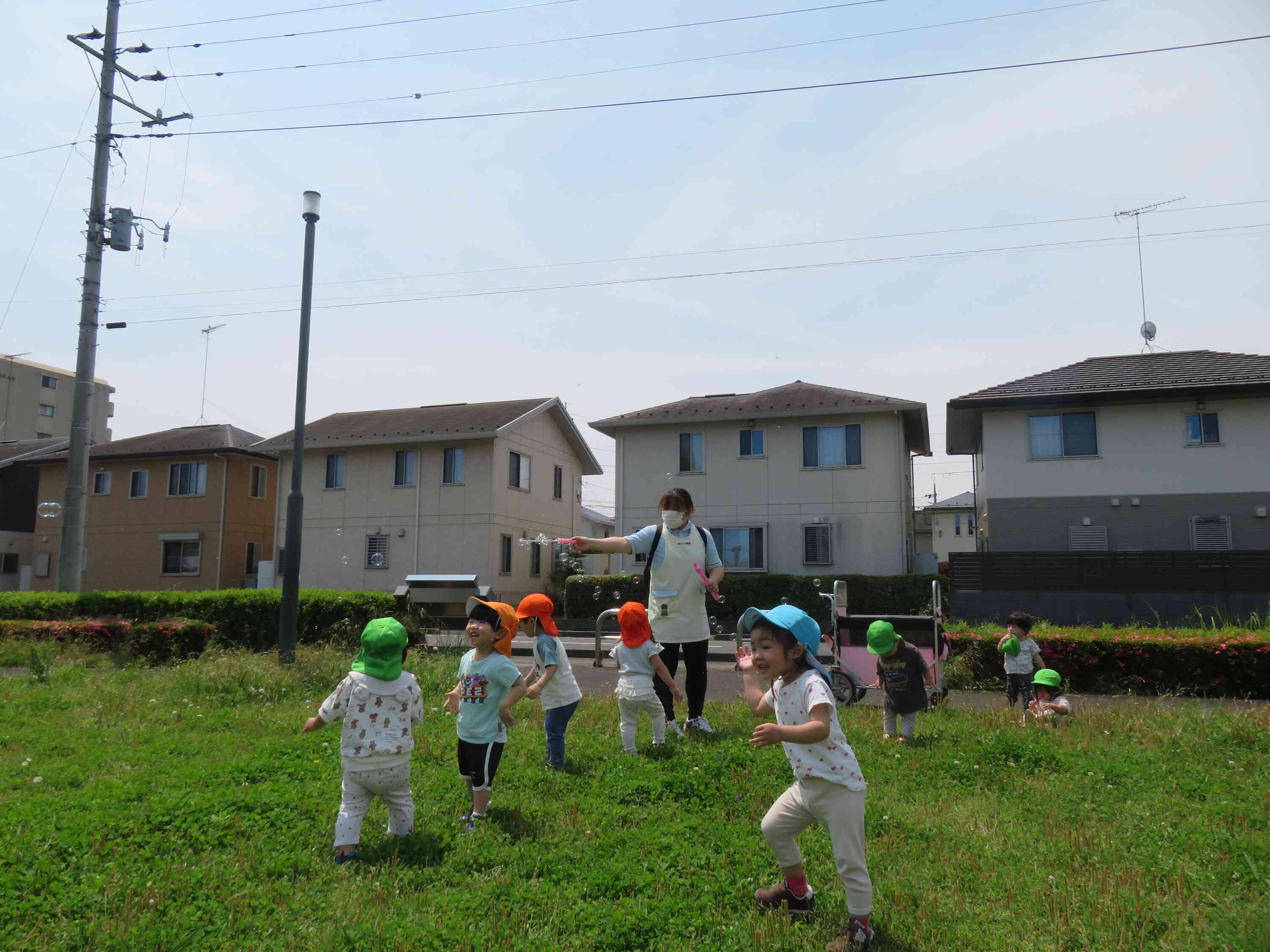 広場でシャボン玉!まてまて~♪