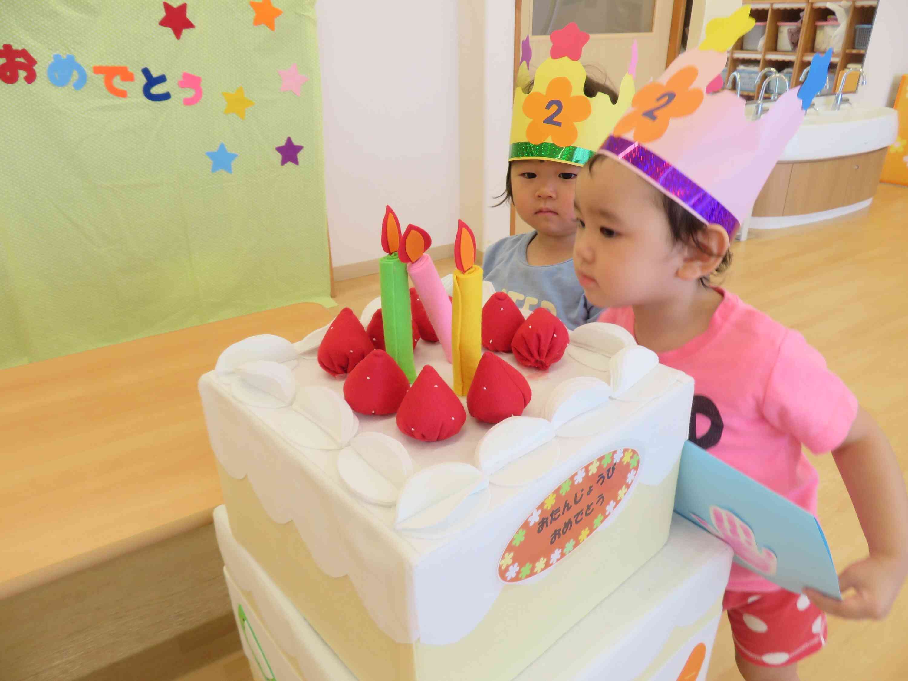 大きなケーキおいしそうだね！
