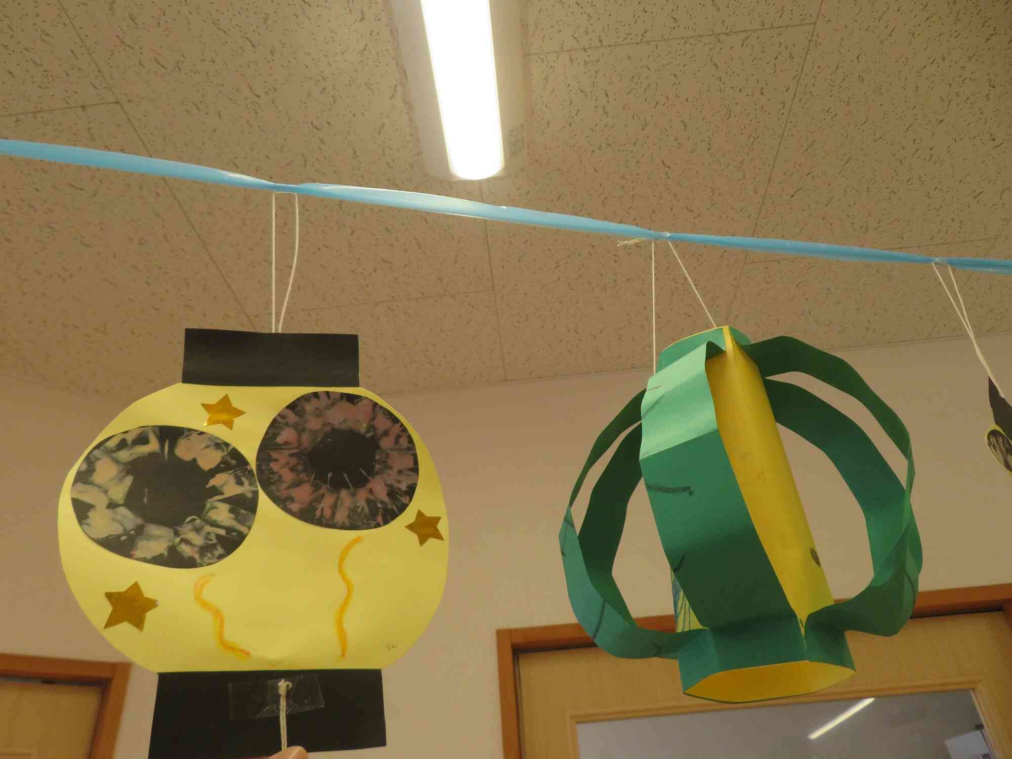 ちょうちん製作！2歳児クラスの花火とスイカ