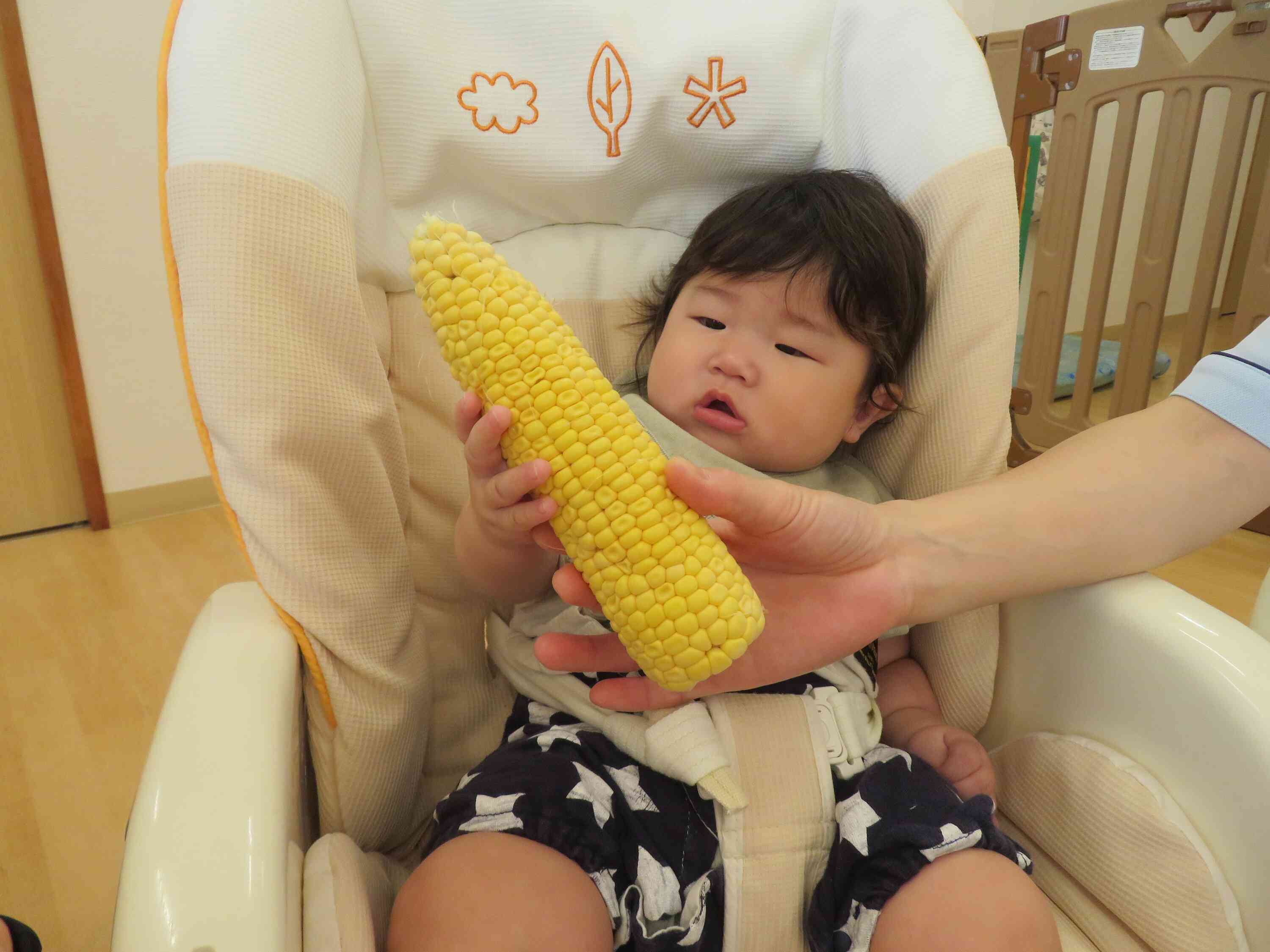 0歳児クラスのお友だちも興味津々！！