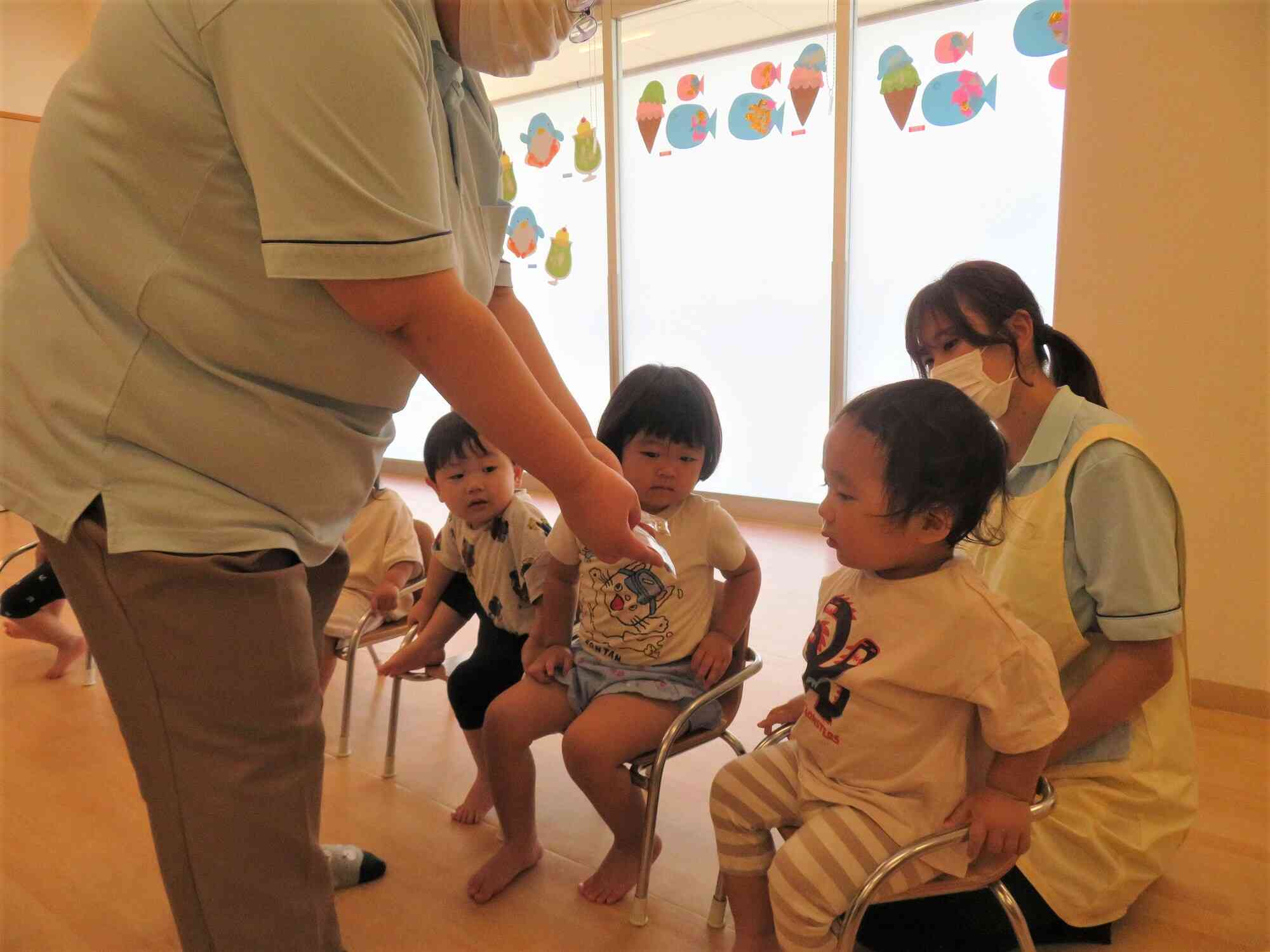 大豆に興味津々な子どもたちです！
