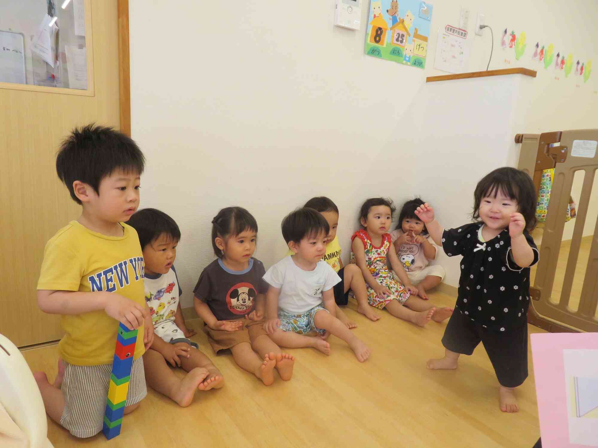 みんな静かによく話を聞いています！