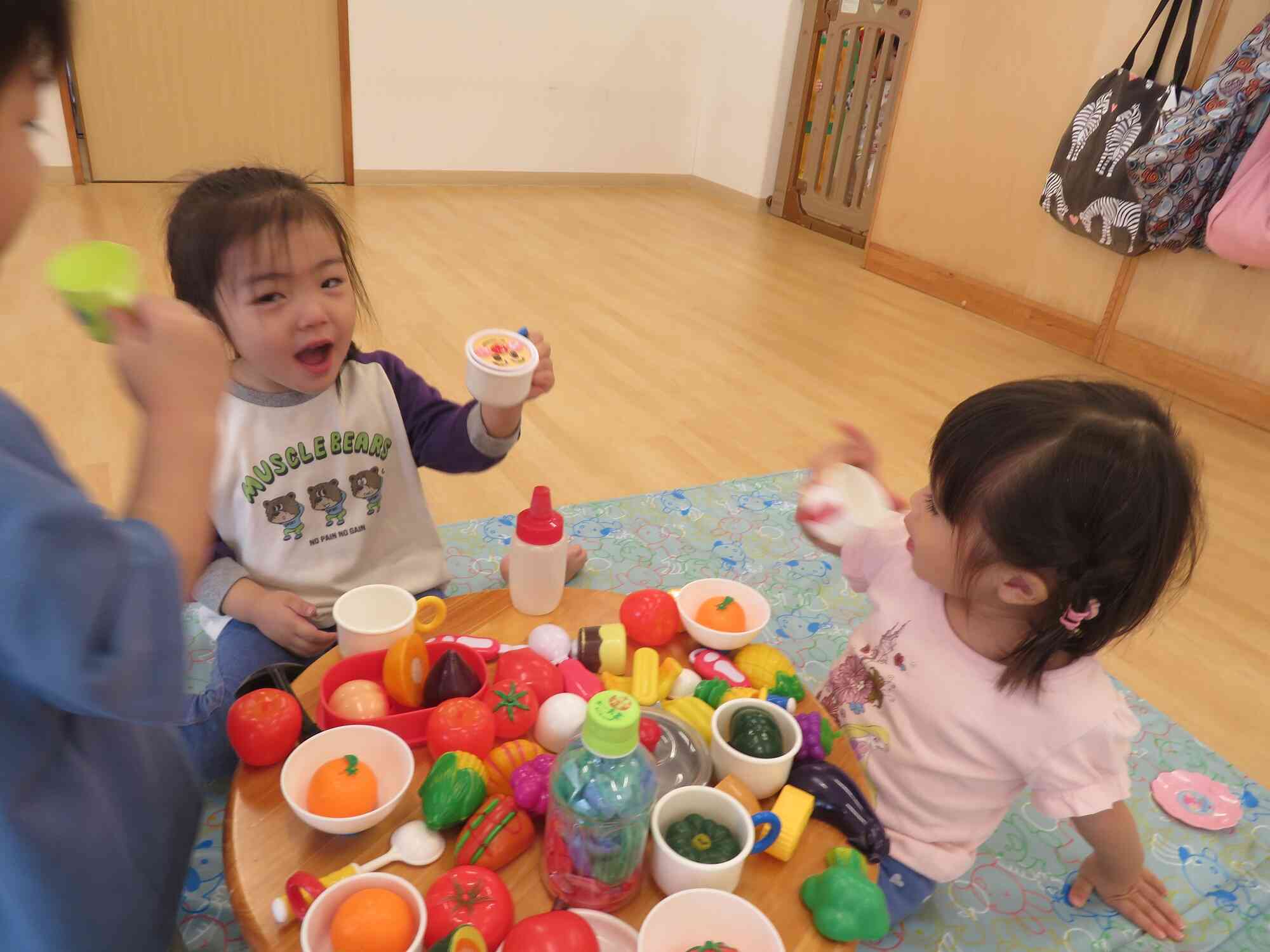 室内遊びの様子〜1歳児・2歳児クラスのお友だち〜