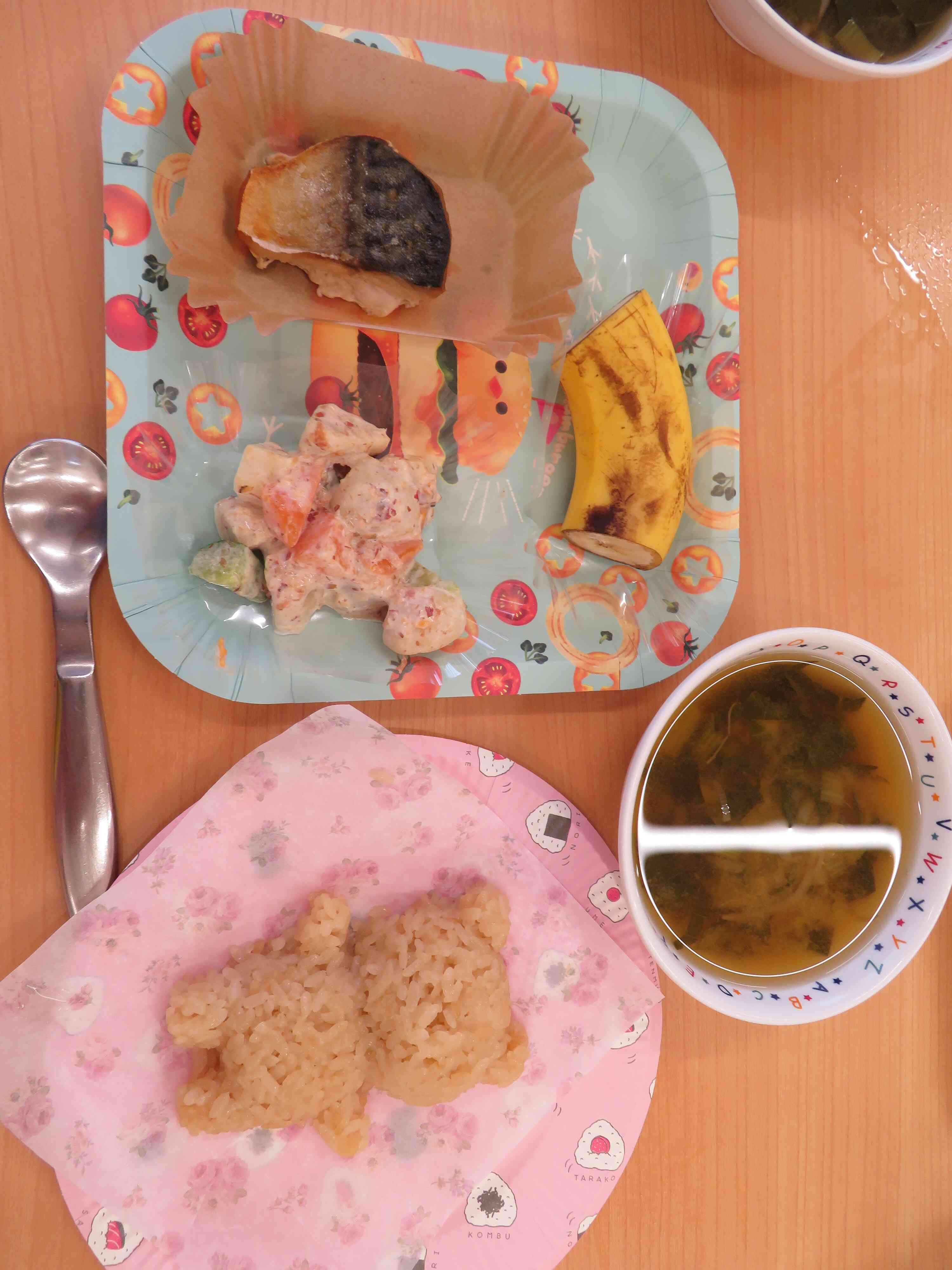 可愛いくまさんの給食♡