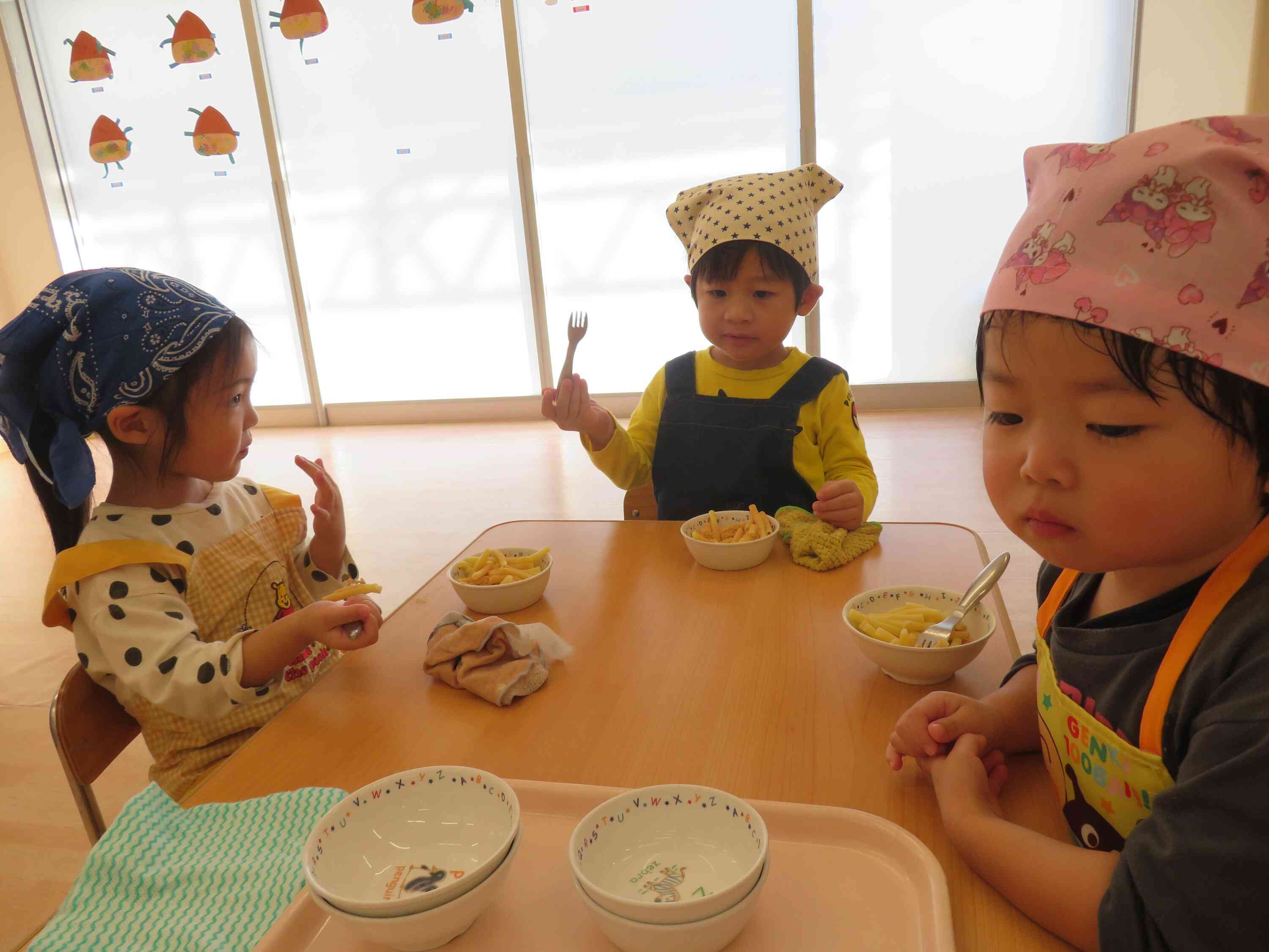 「甘くておいしい～」と嬉しそうに食べていました。
