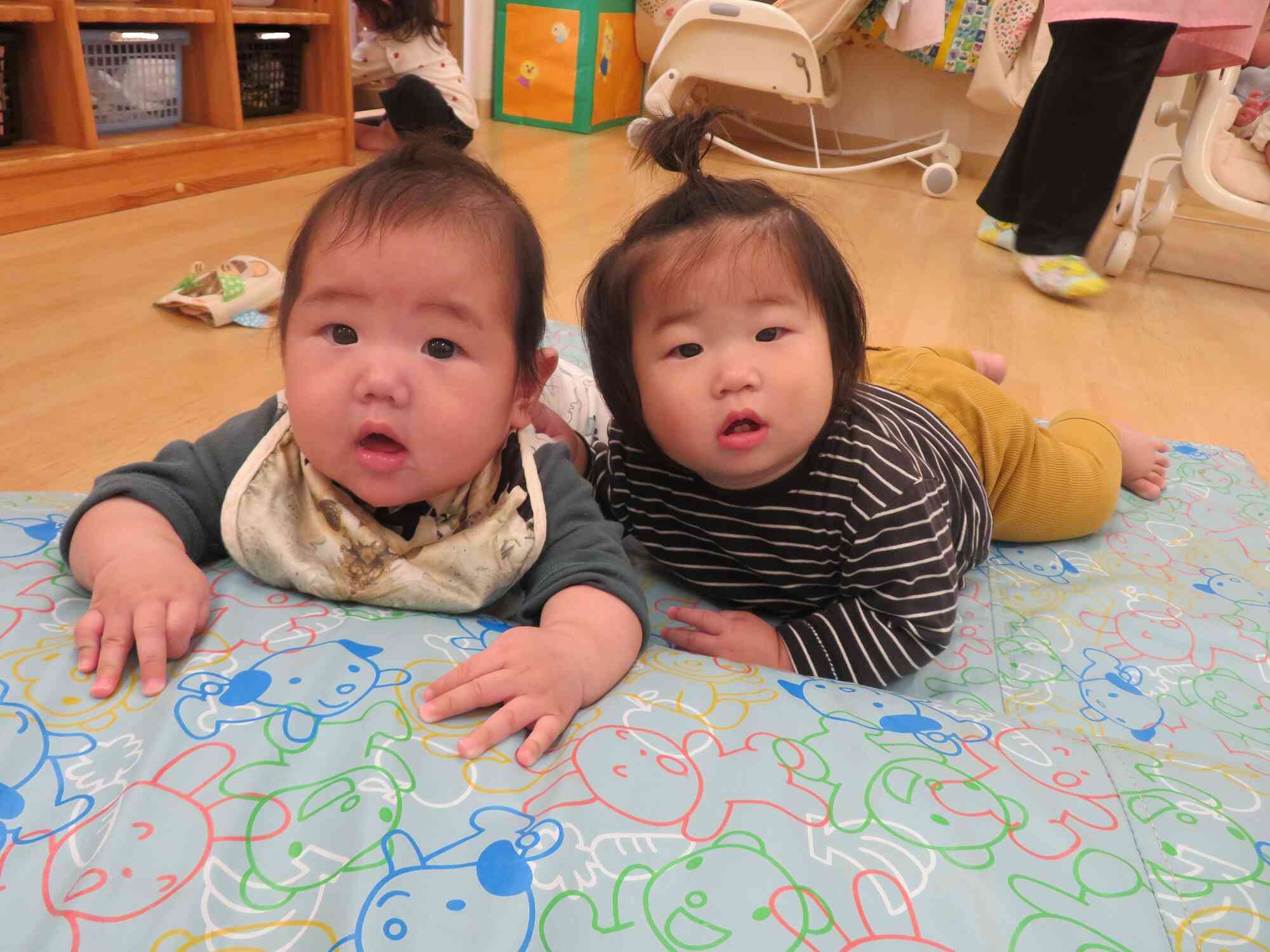 布団でお山を作ってあそびました！