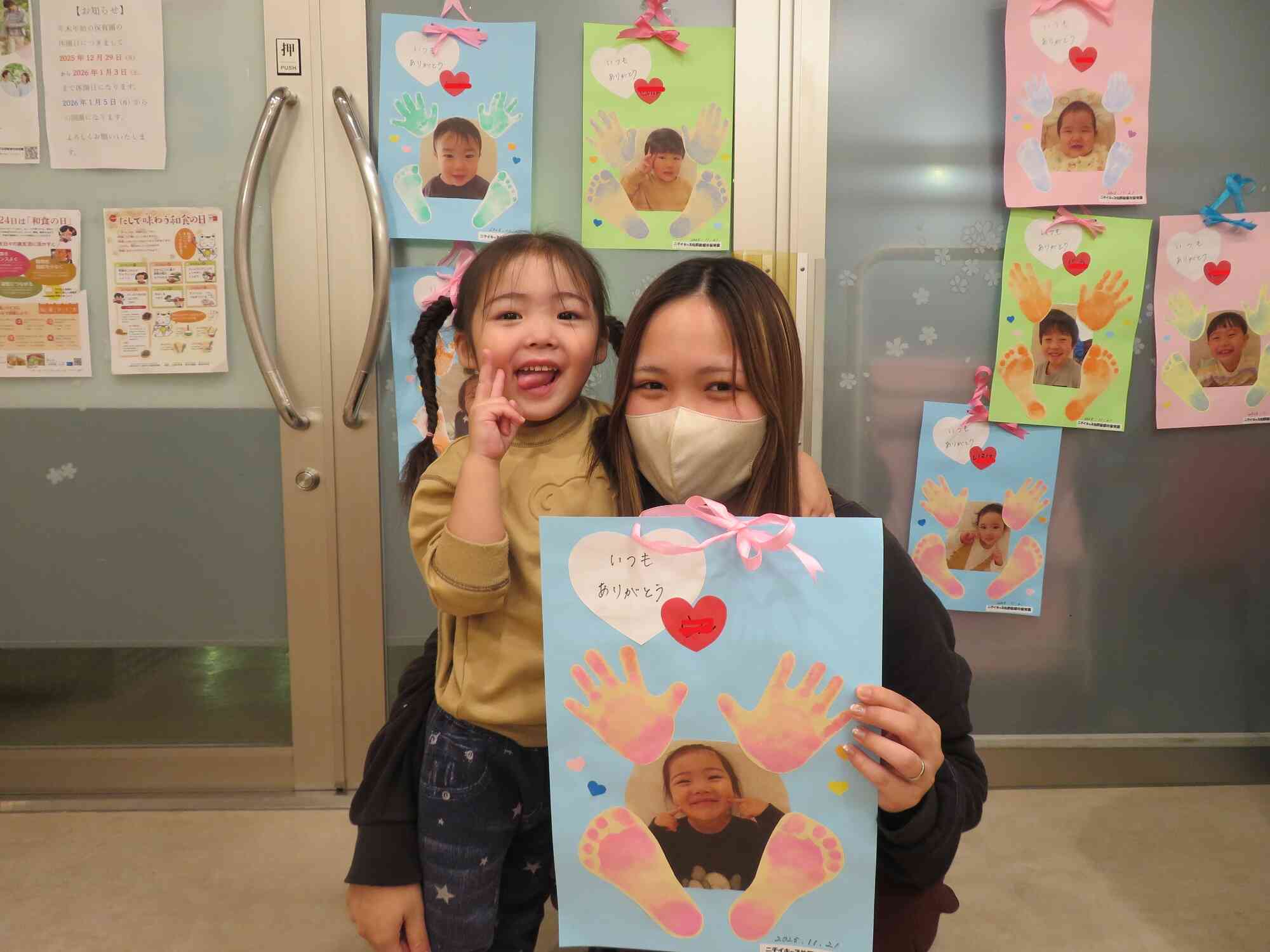 大好きなママと一緒にハイポーズ！