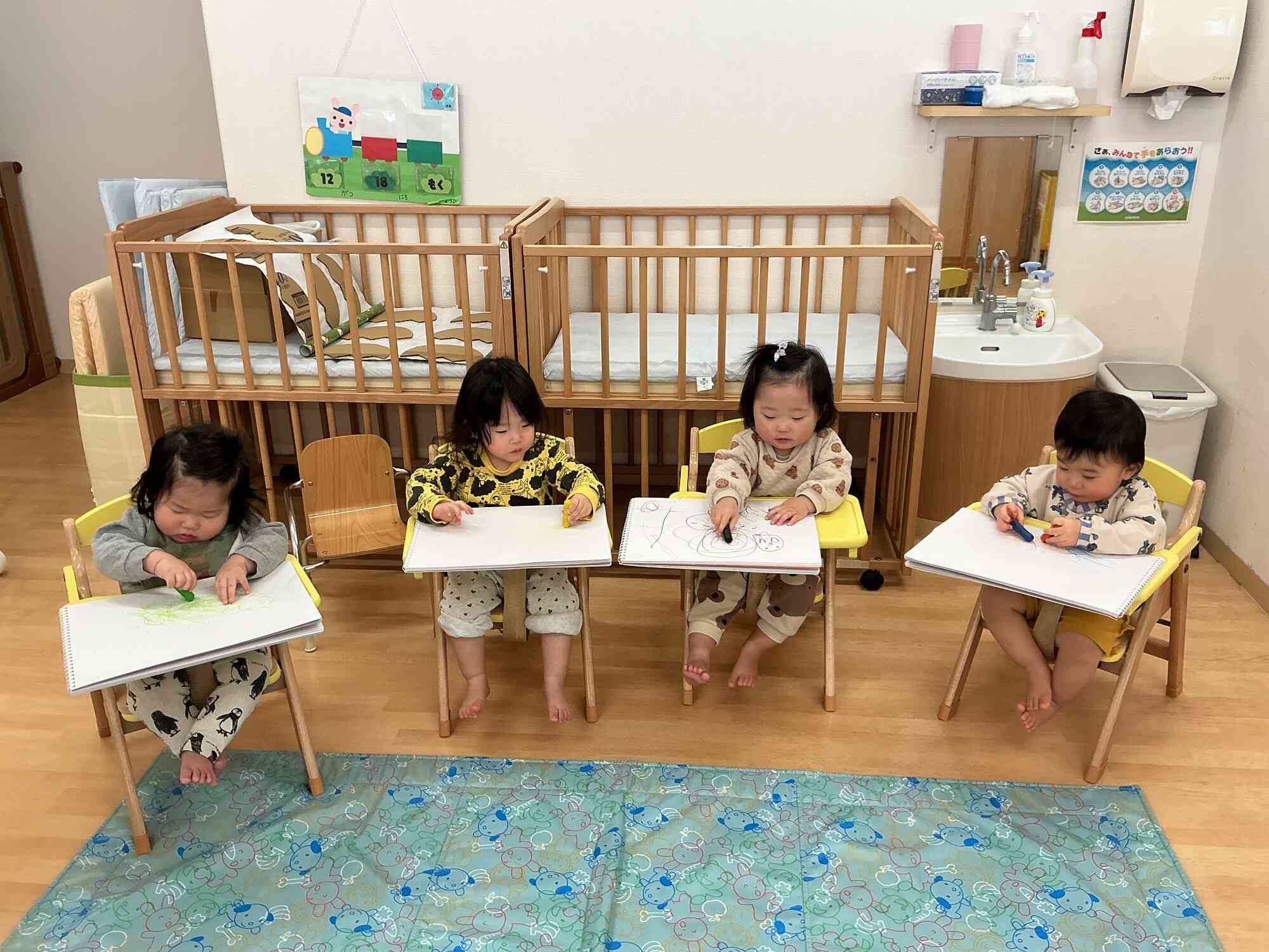 みんなでなかよくお絵かきしたよ！