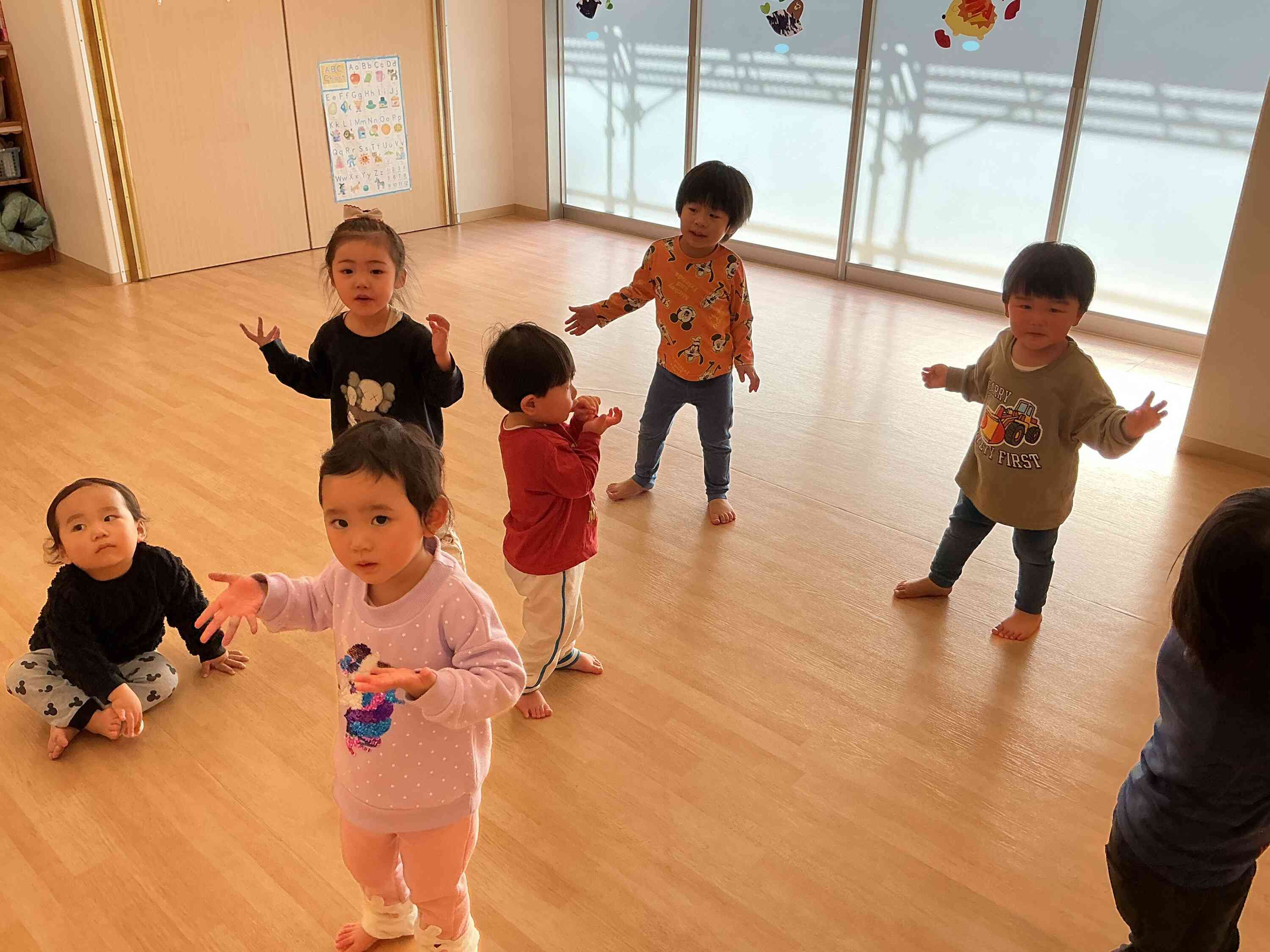 今日はみんなで、体操！