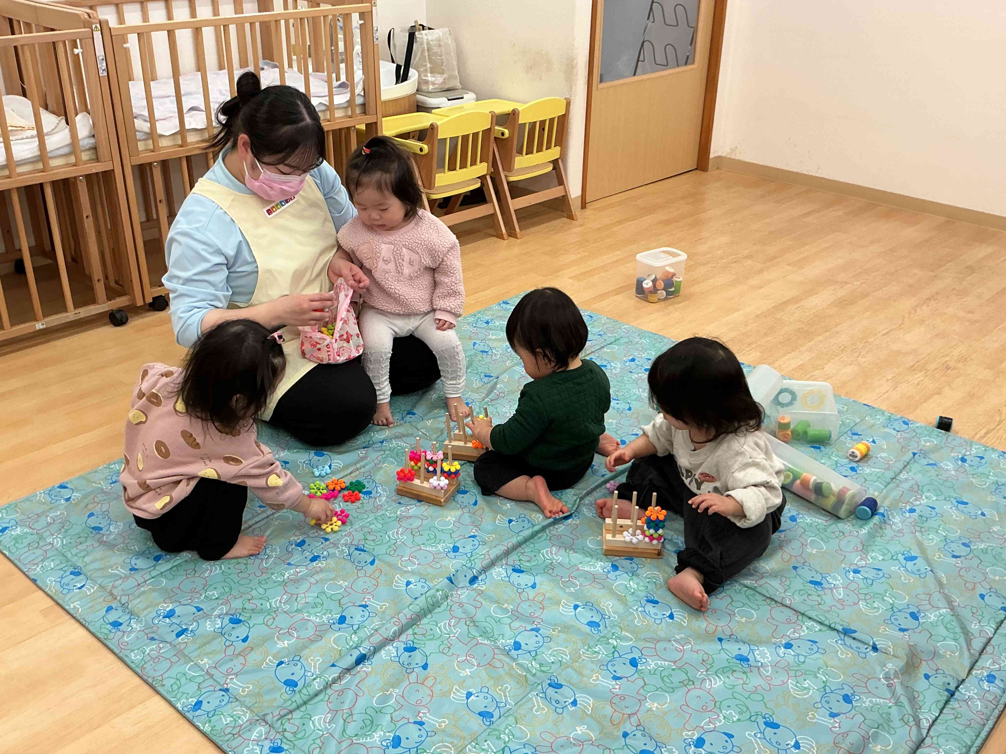 スノーブロックを上手に棒に通せるかな〜！