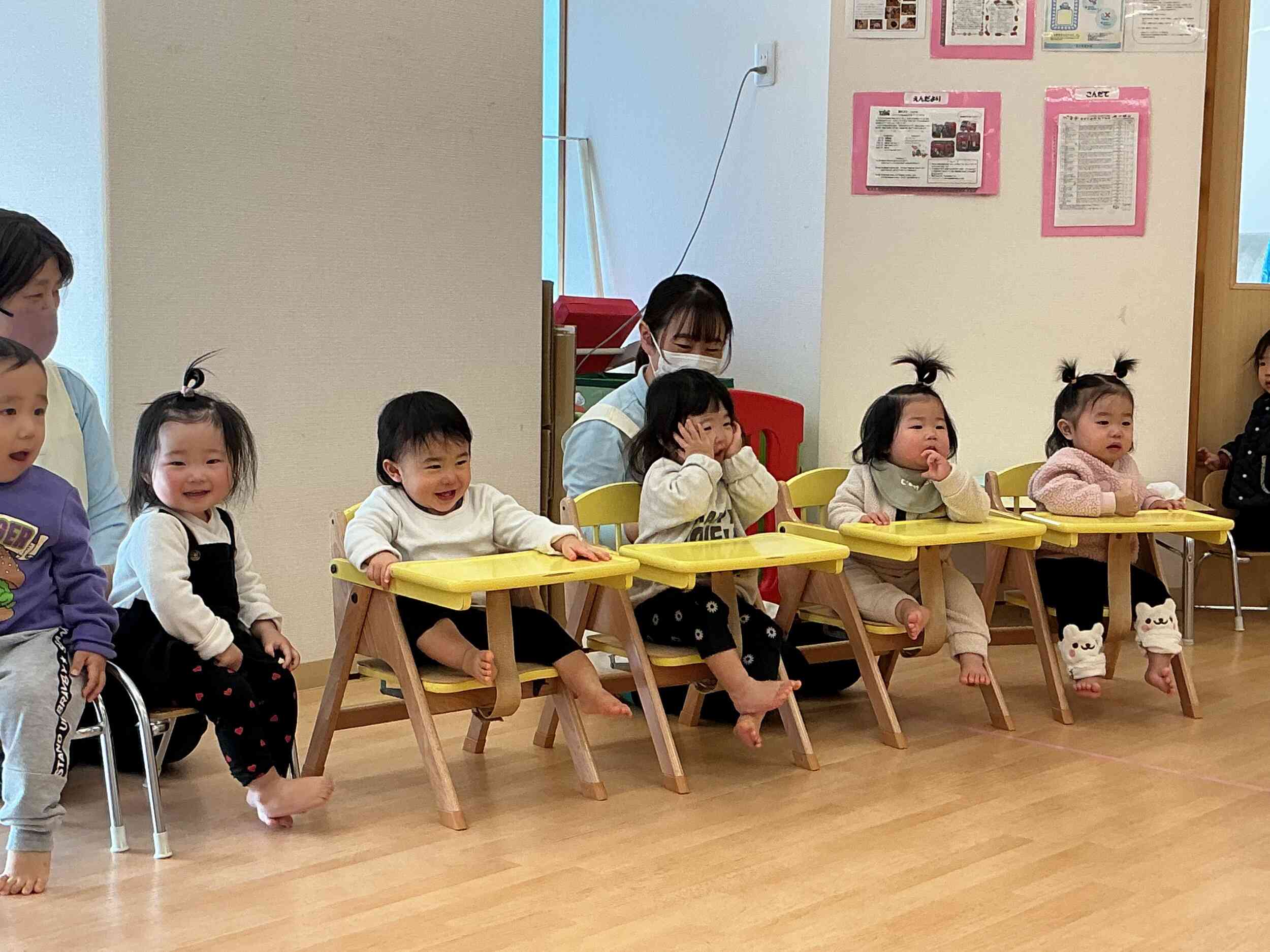 ０歳児クラスのお友だちも楽しそう～♪