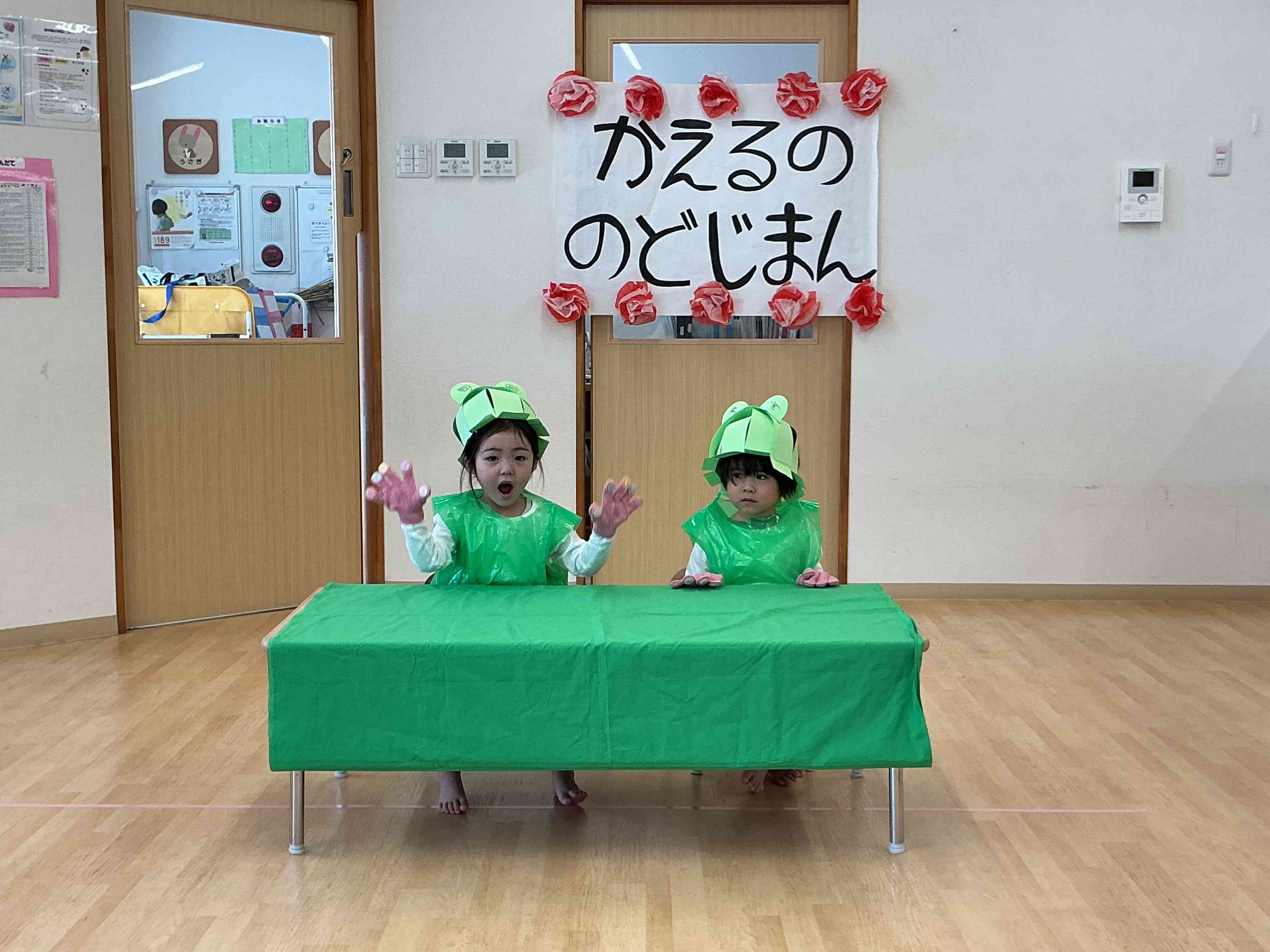 2歳児クラスの様子です！フィンガータップに挑戦！