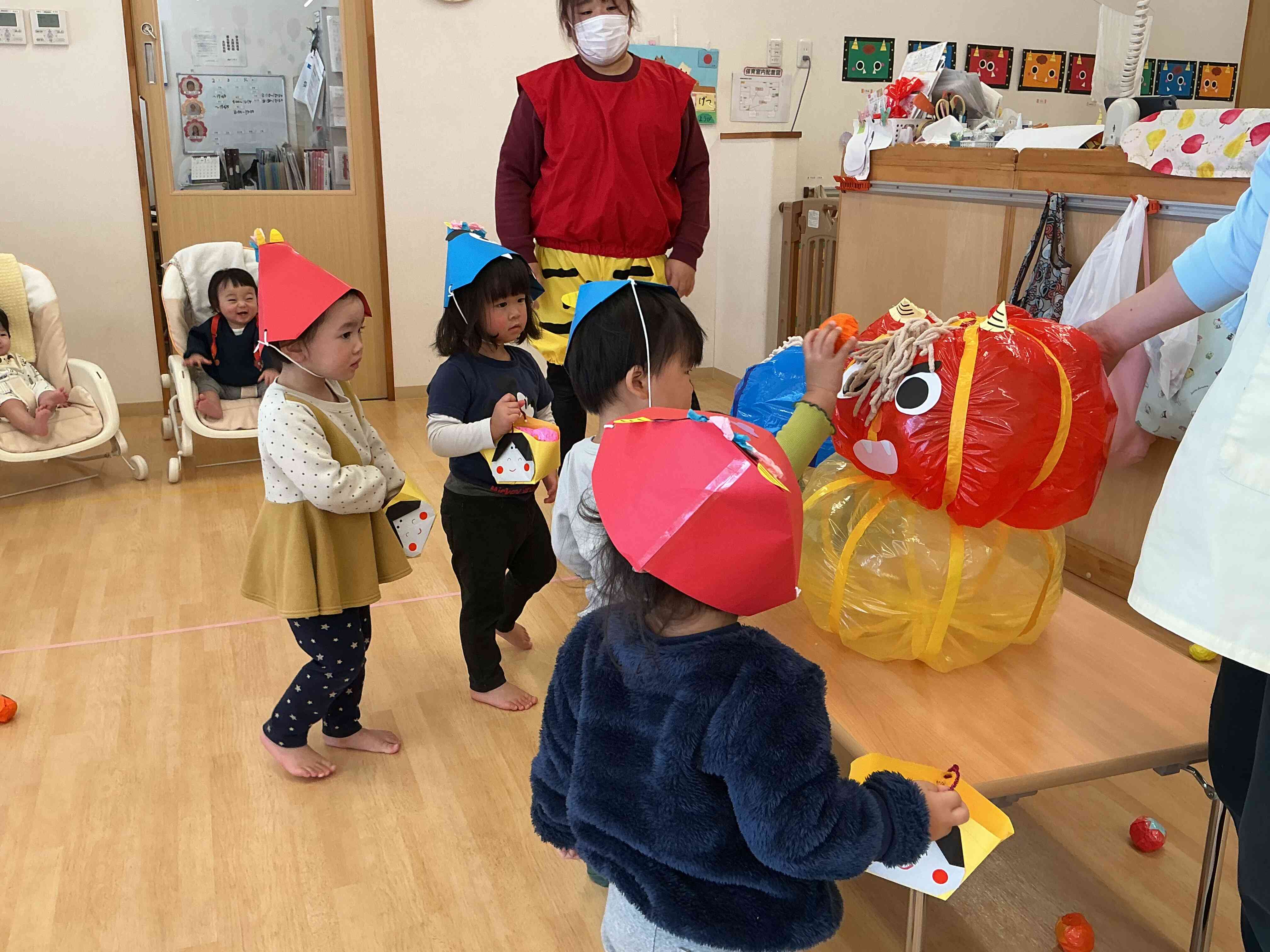 みんなで豆まきゲームをしました!