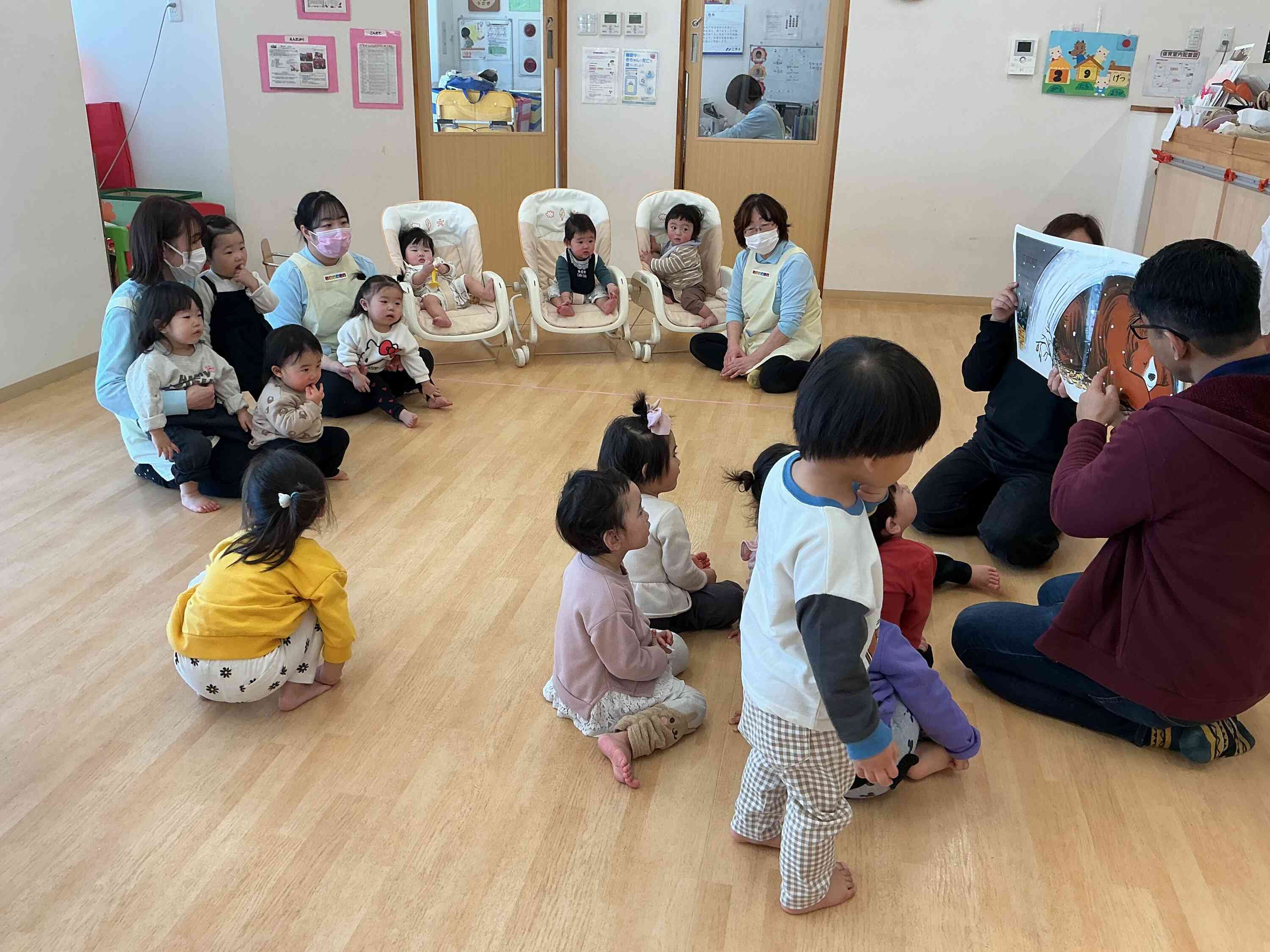 大型絵本が始まると…