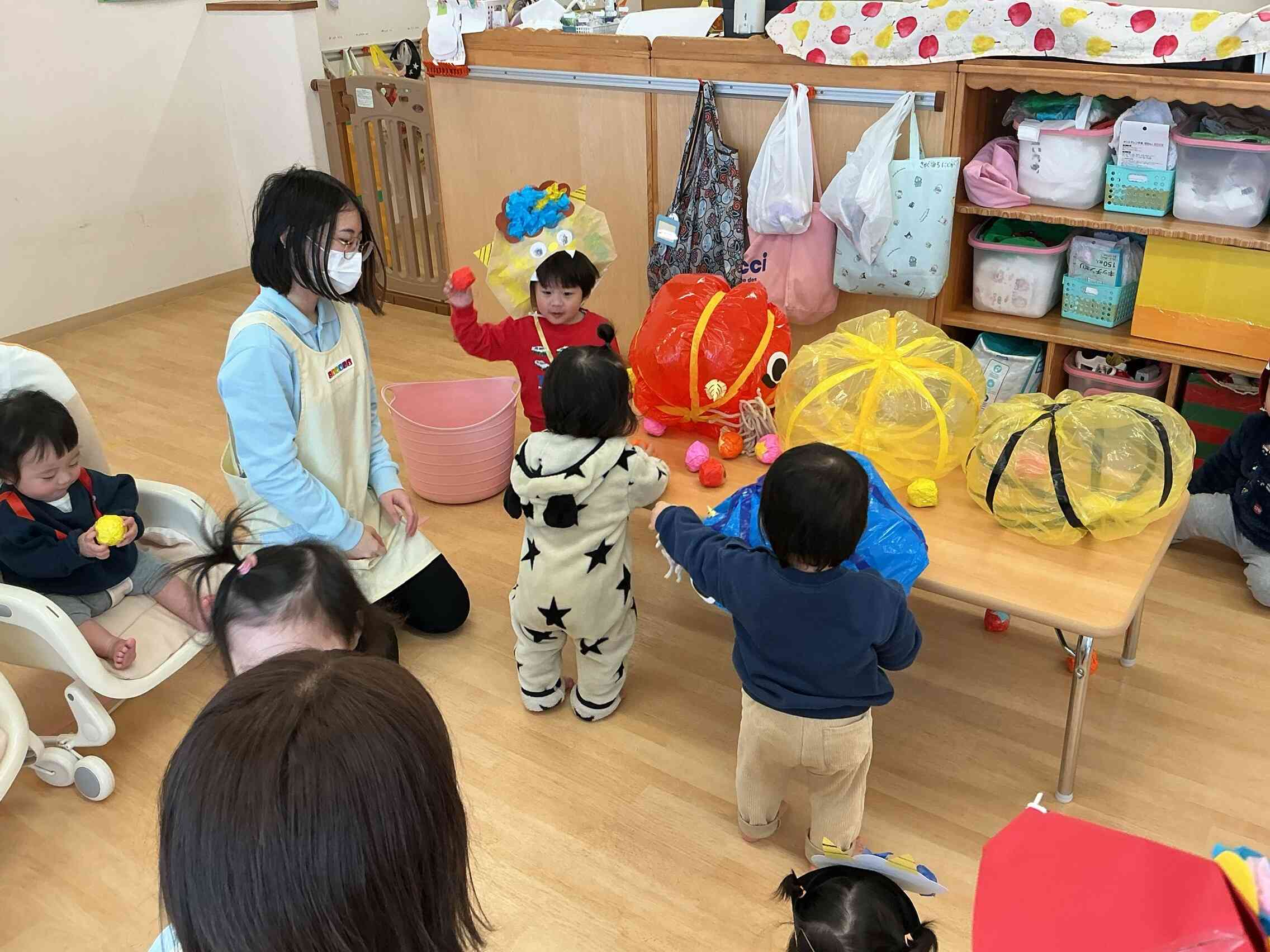 0歳児クラスのお友だちも上手にできました!