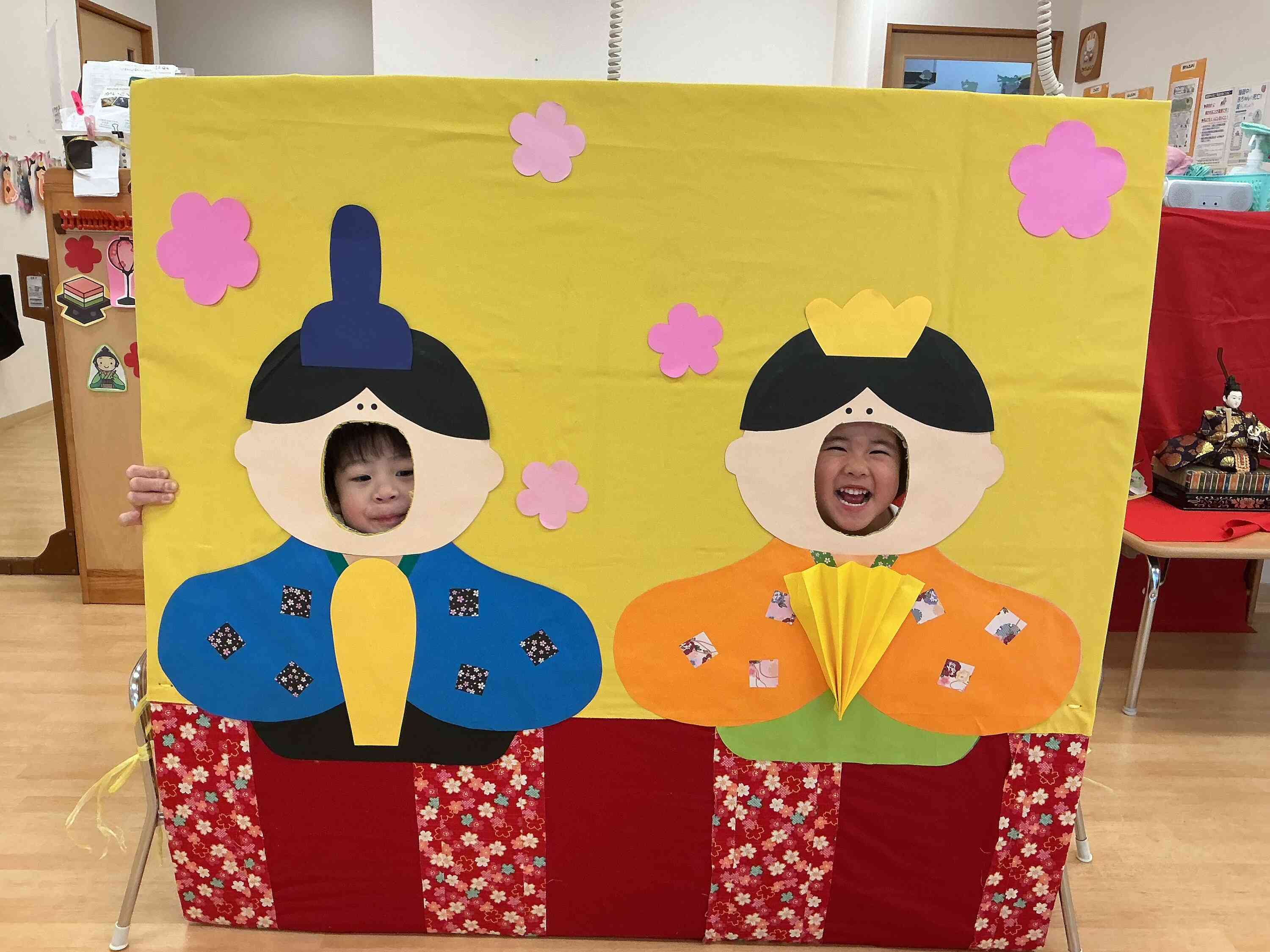 みんなでおひな様に変身しました!