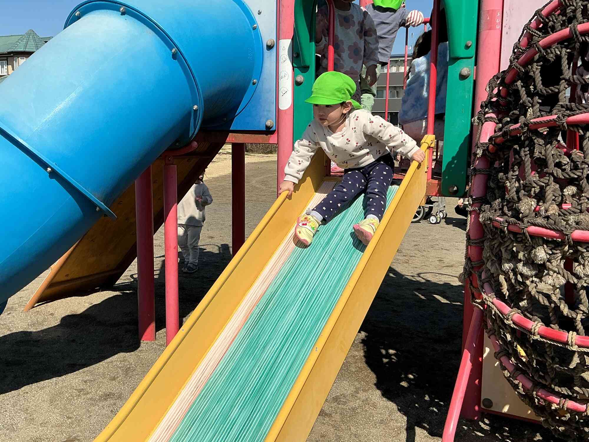 滑り台 楽しいな♪