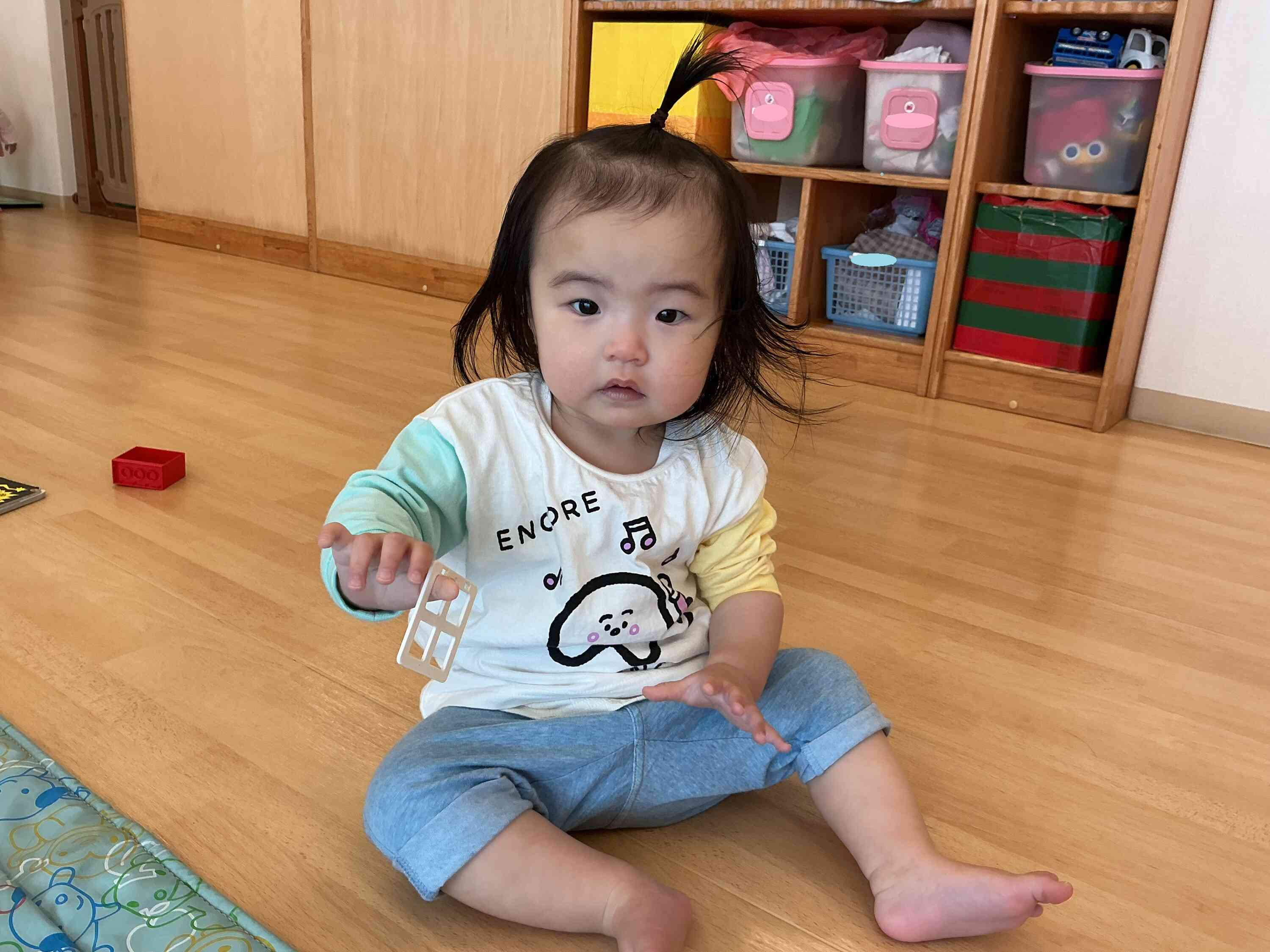 いろいろなおもちゃに興味津々です！