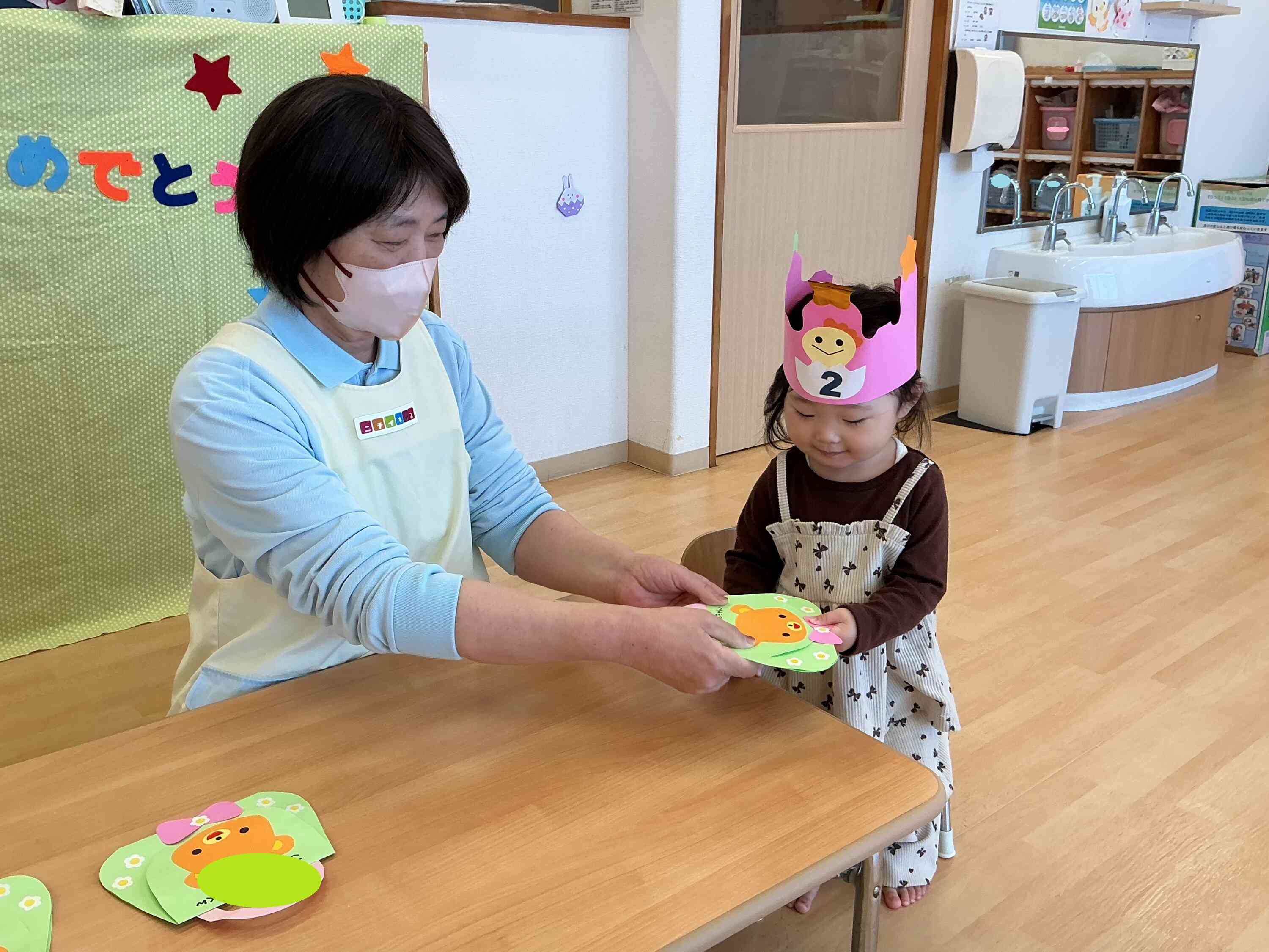 今年のお誕生日カードは、バッグの形になっています！