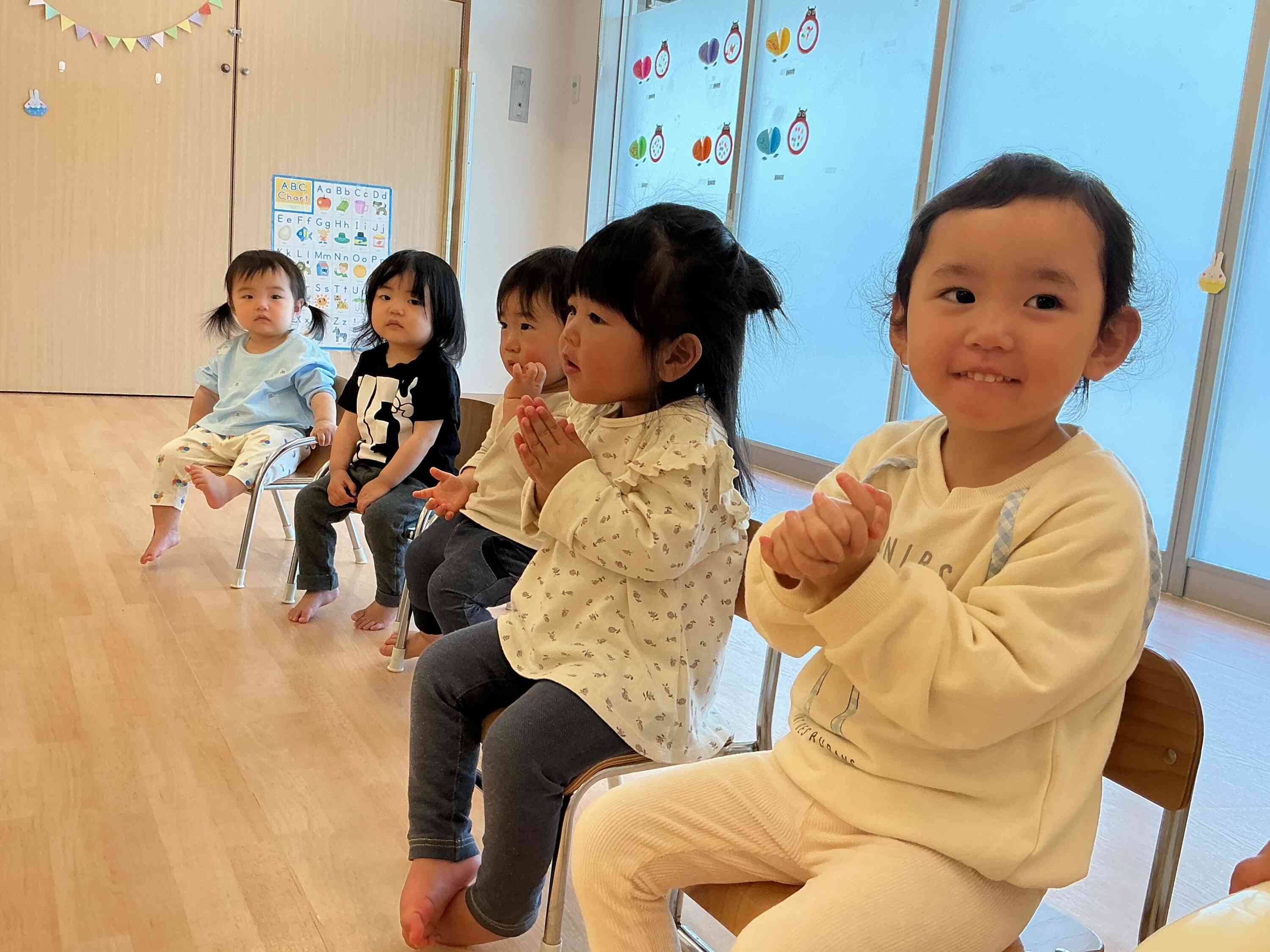 拍手をして「おめでとうー！」