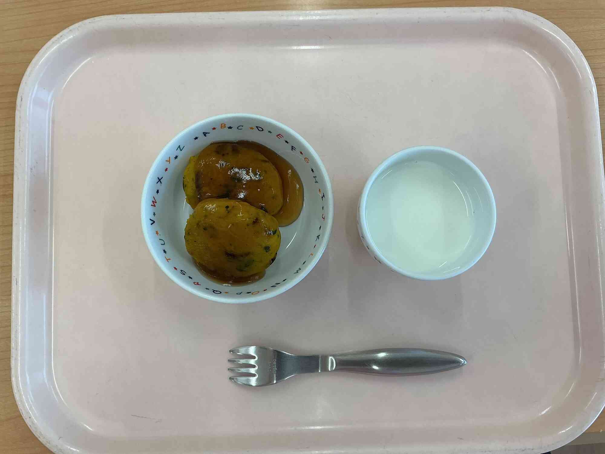 午後のおやつはかぼちゃもち。みんなでつぶしたカボチャで作ってもらいました♪