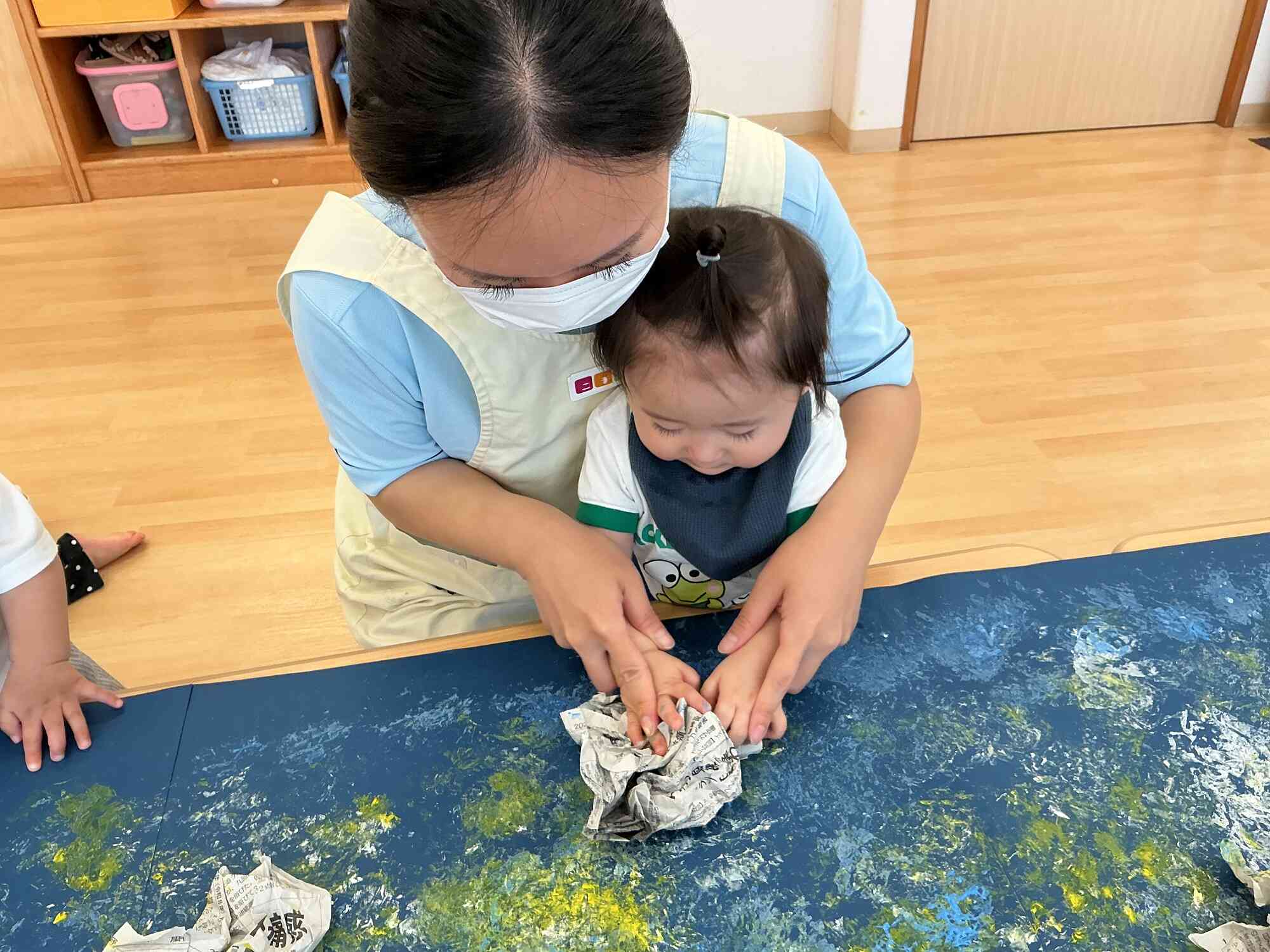 先生と一緒にペタペタ!